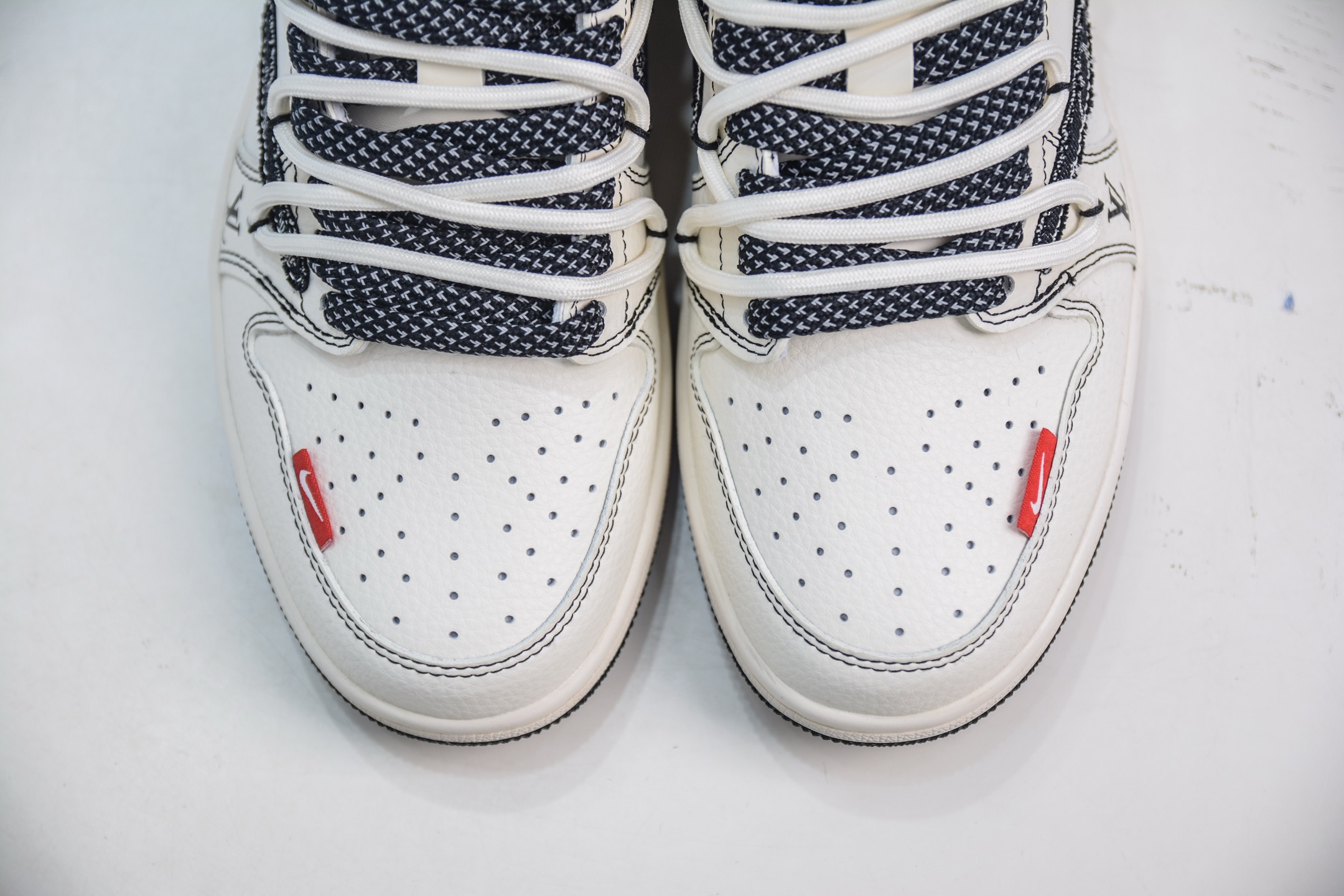 300 Travis Scott x Nike Air Jordan 1 Low X Louis Vuitton LV联名-米白红尾绑带 DM6868-108-Chinese UA Cheap High Quatity Brand Clothes Bags handbags Sneakers wholesale wholesaler seller from China Factory suppliers Fashion Clothing Shoes best Quality Beautiful Price 300 Travis Scott x Nike Air Jordan 1 Low X Louis Vuitton LV联名-米白红尾绑带 DM6868-108