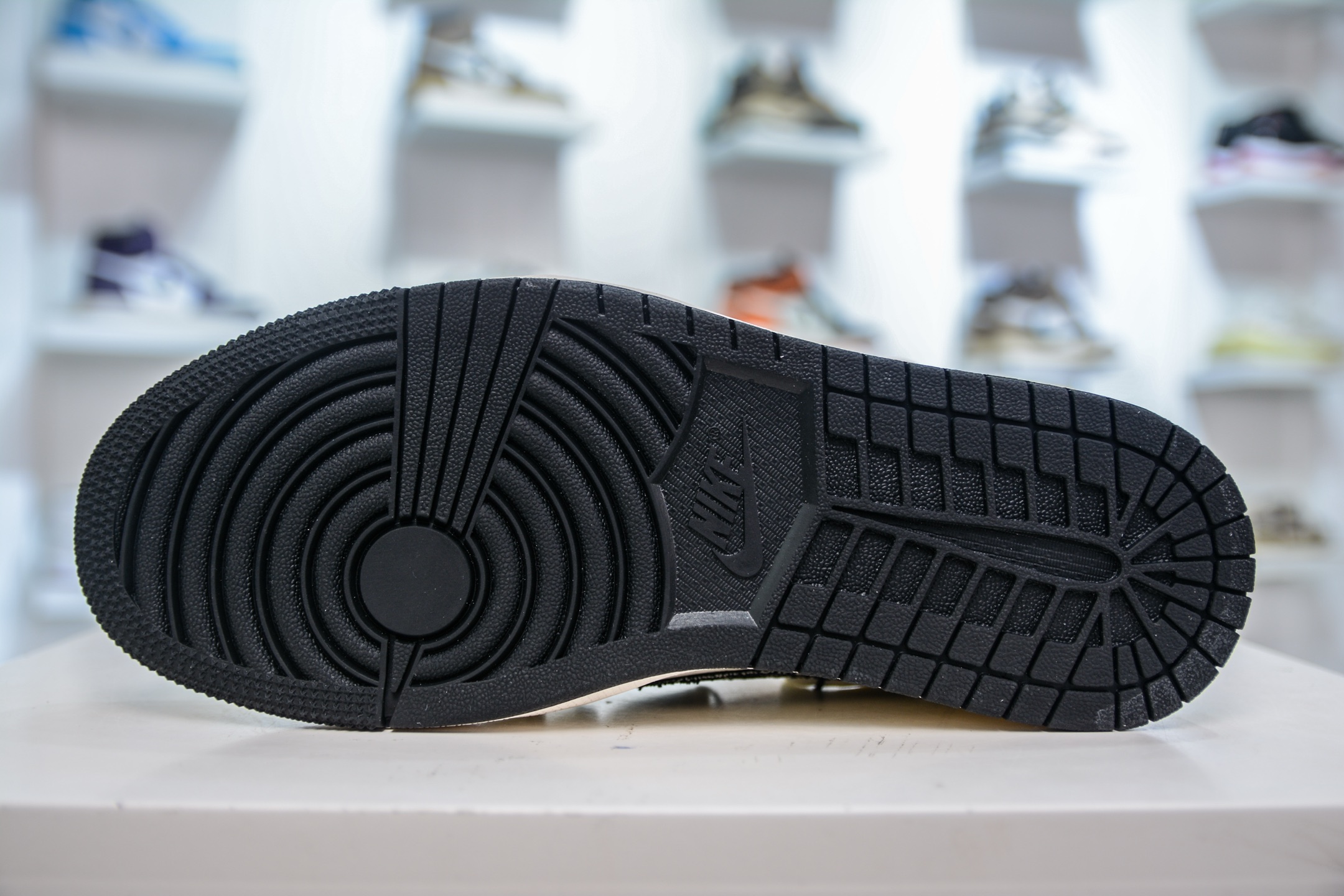 300 Travis Scott x Nike Air Jordan 1 Low X Louis Vuitton LV联名-米白红尾绑带 DM6868-108-Chinese UA Cheap High Quatity Brand Clothes Bags handbags Sneakers wholesale wholesaler seller from China Factory suppliers Fashion Clothing Shoes best Quality Beautiful Price 300 Travis Scott x Nike Air Jordan 1 Low X Louis Vuitton LV联名-米白红尾绑带 DM6868-108