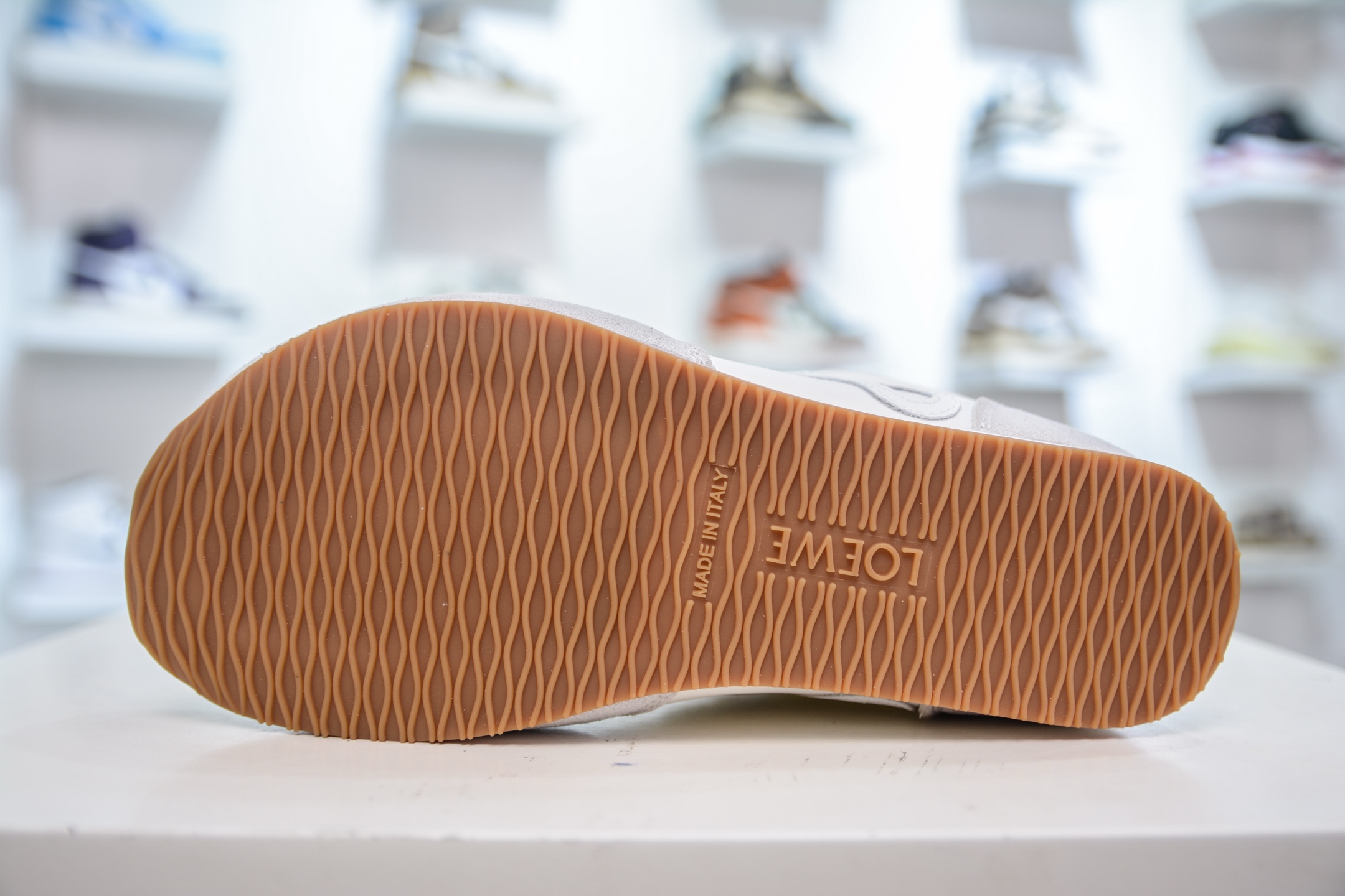 210 罗意威Loewe Ballet Runner 2.0 Sneakers 芭蕾舞2.0系列阿甘复古风德训薄底百搭休闲运动鞋-Chinese UA Cheap High Quatity Brand Clothes Bags handbags Sneakers wholesale wholesaler seller from China Factory suppliers Fashion Clothing Shoes best Quality Beautiful Price 210 罗意威Loewe Ballet Runner 2.0 Sneakers 芭蕾舞2.0系列阿甘复古风德训薄底百搭休闲运动鞋