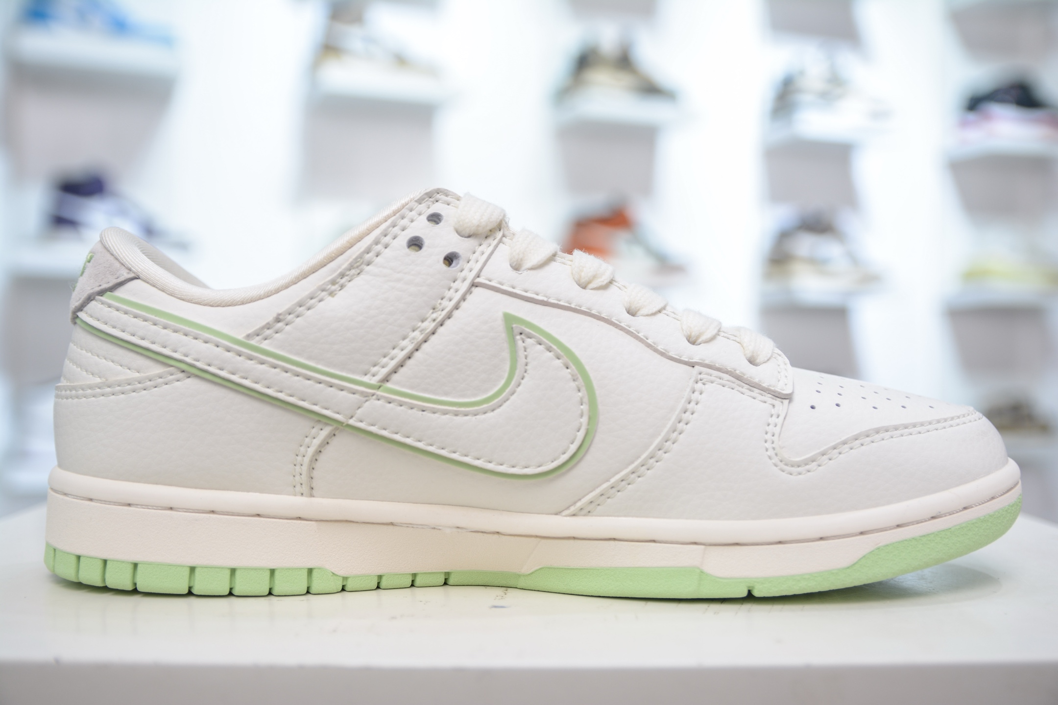 Nike SB Dunk Low x BAPE Collab – Cream/Green, Original Materials 3 i1751295459078 5944 0 2