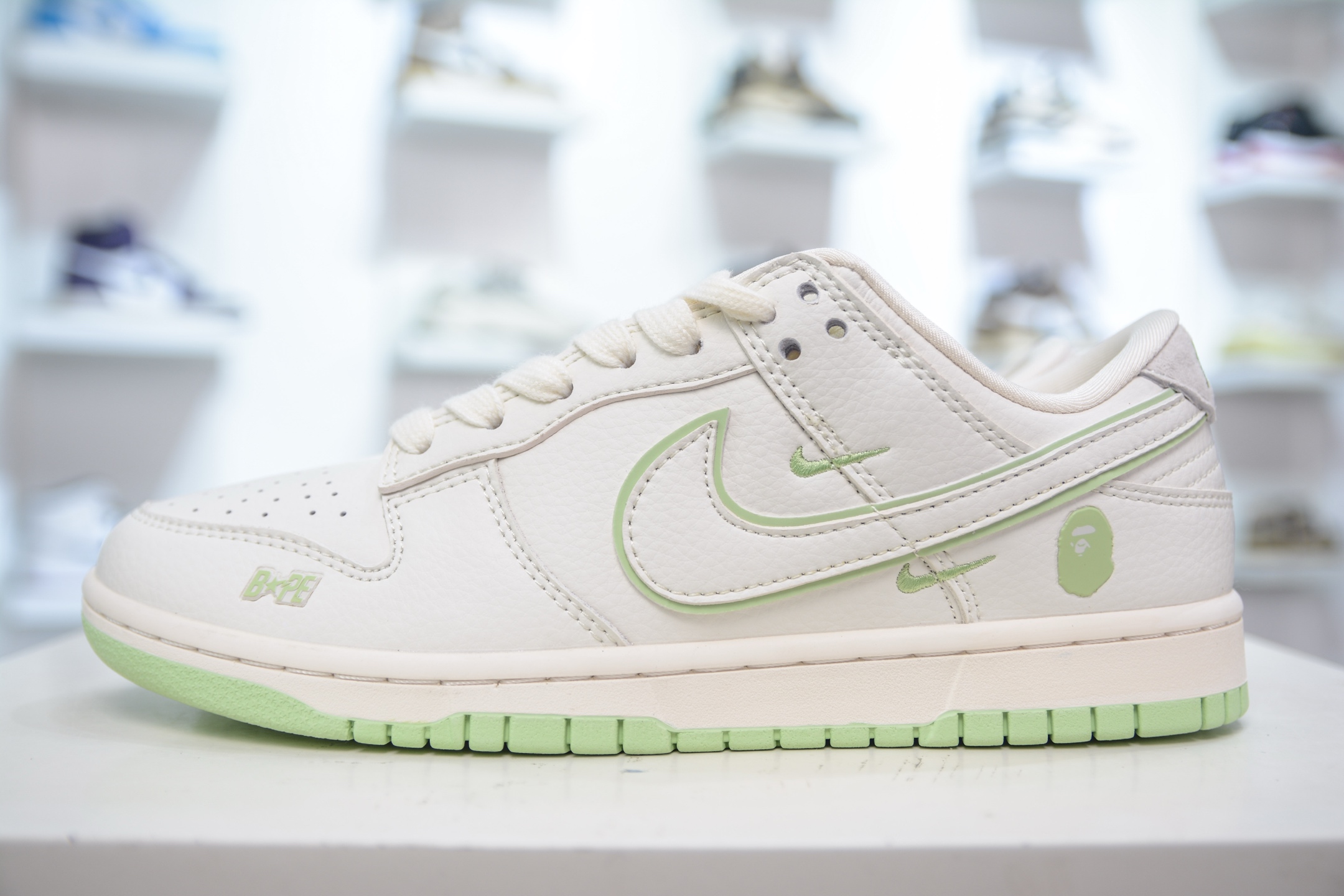 Nike SB Dunk Low x BAPE Collab – Cream/Green, Original Materials 1 i1751295459099 4294 0 0