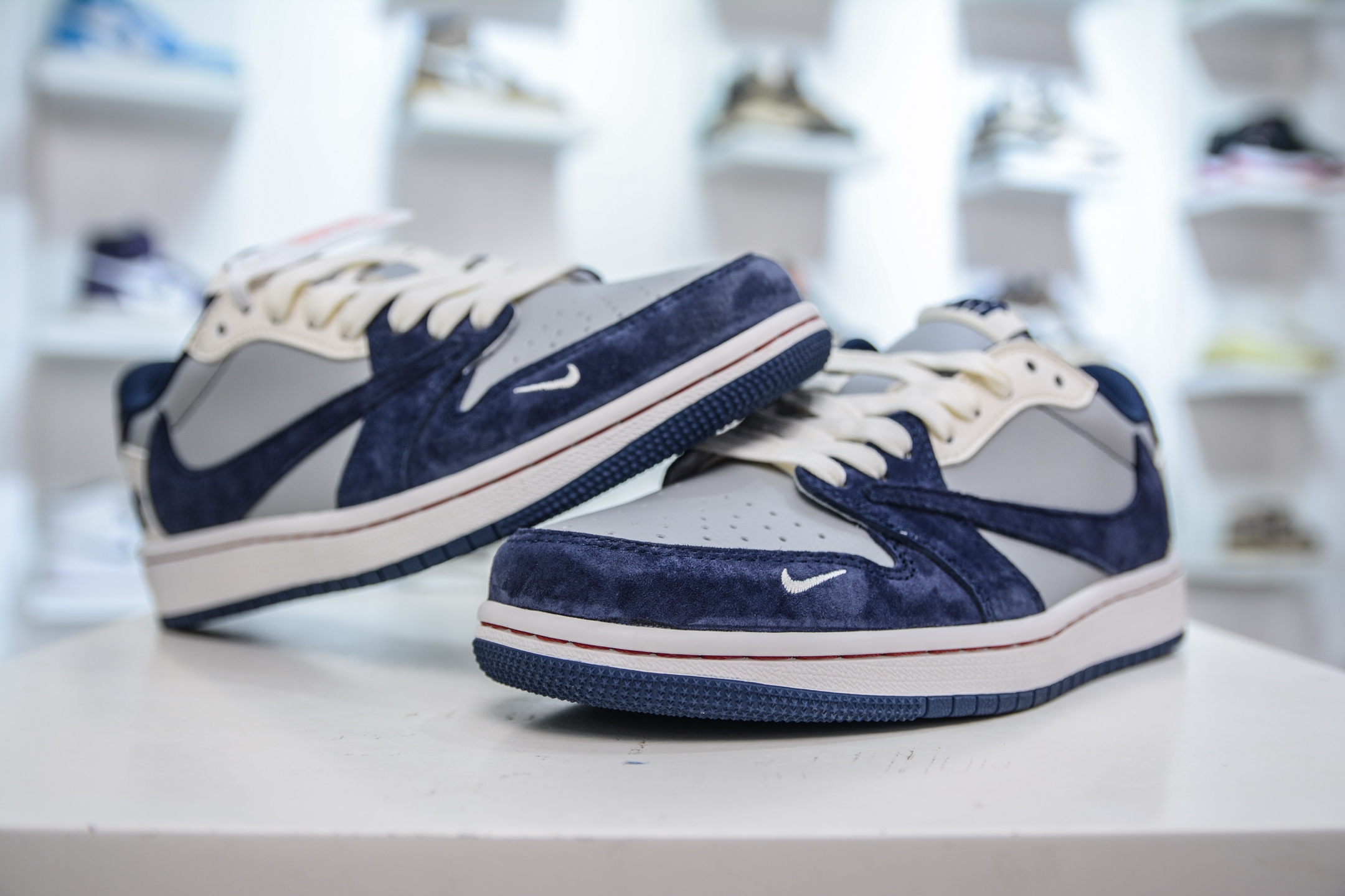 Travis Scott x Nike Air Jordan 1 Low UNDEFEATED - Grey Blue Sneakers 5 i1751295510554 3621 0 3