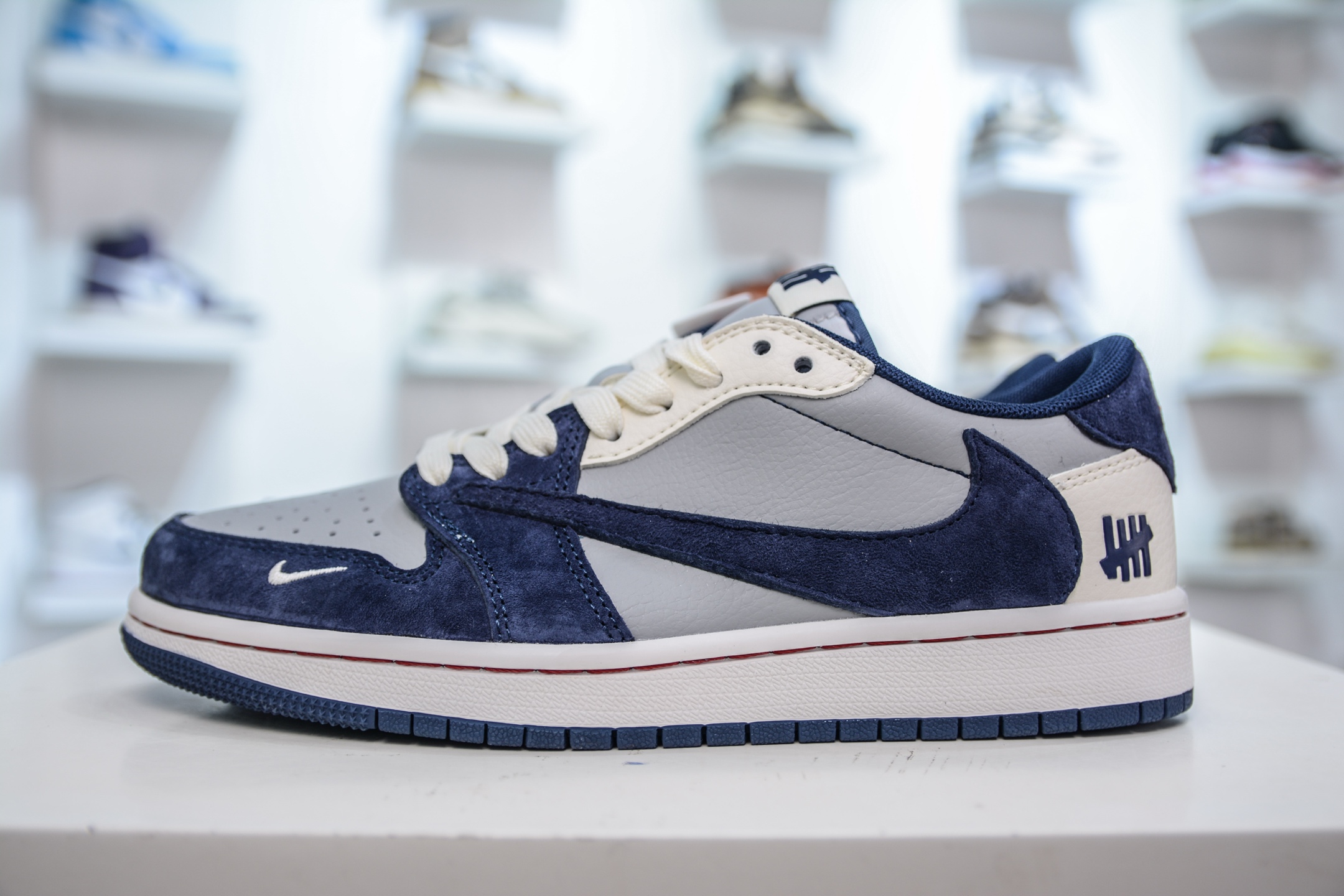 Travis Scott x Nike Air Jordan 1 Low UNDEFEATED - Grey Blue Sneakers 2 i1751295510604 1778 0 0