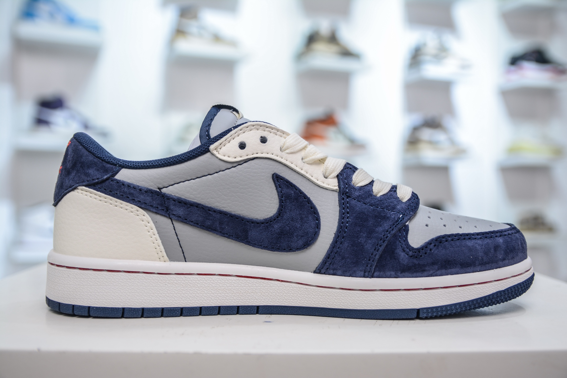 Travis Scott x Nike Air Jordan 1 Low UNDEFEATED - Grey Blue Sneakers 4 i1751295511928 6803 0 2
