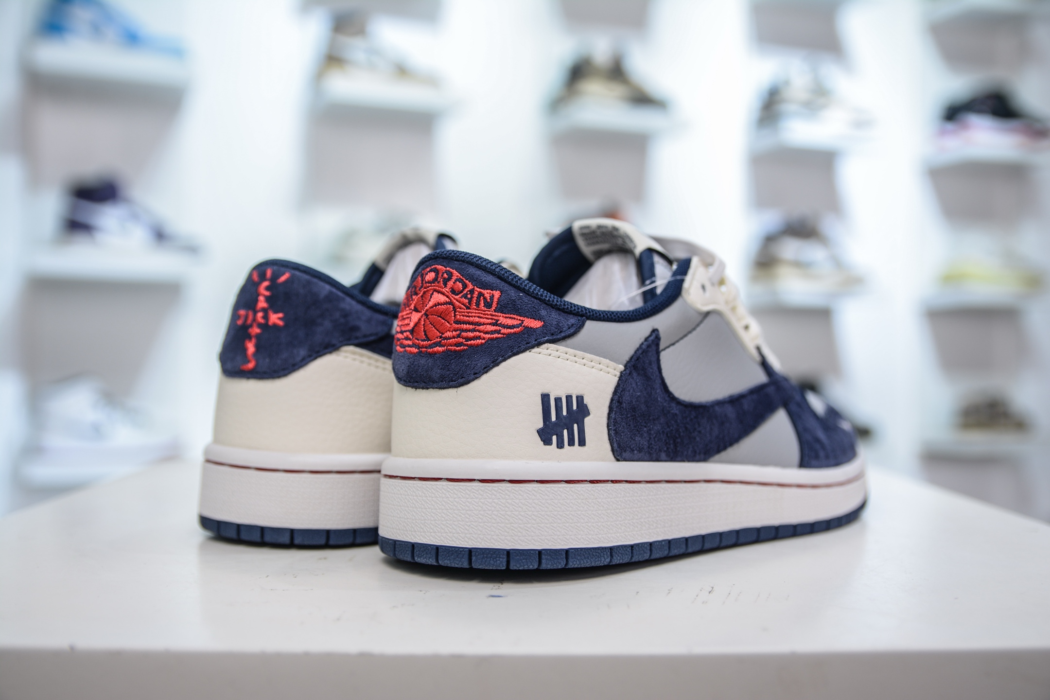 Travis Scott x Nike Air Jordan 1 Low UNDEFEATED - Grey Blue Sneakers 7 i1751295511967 7050 0 5