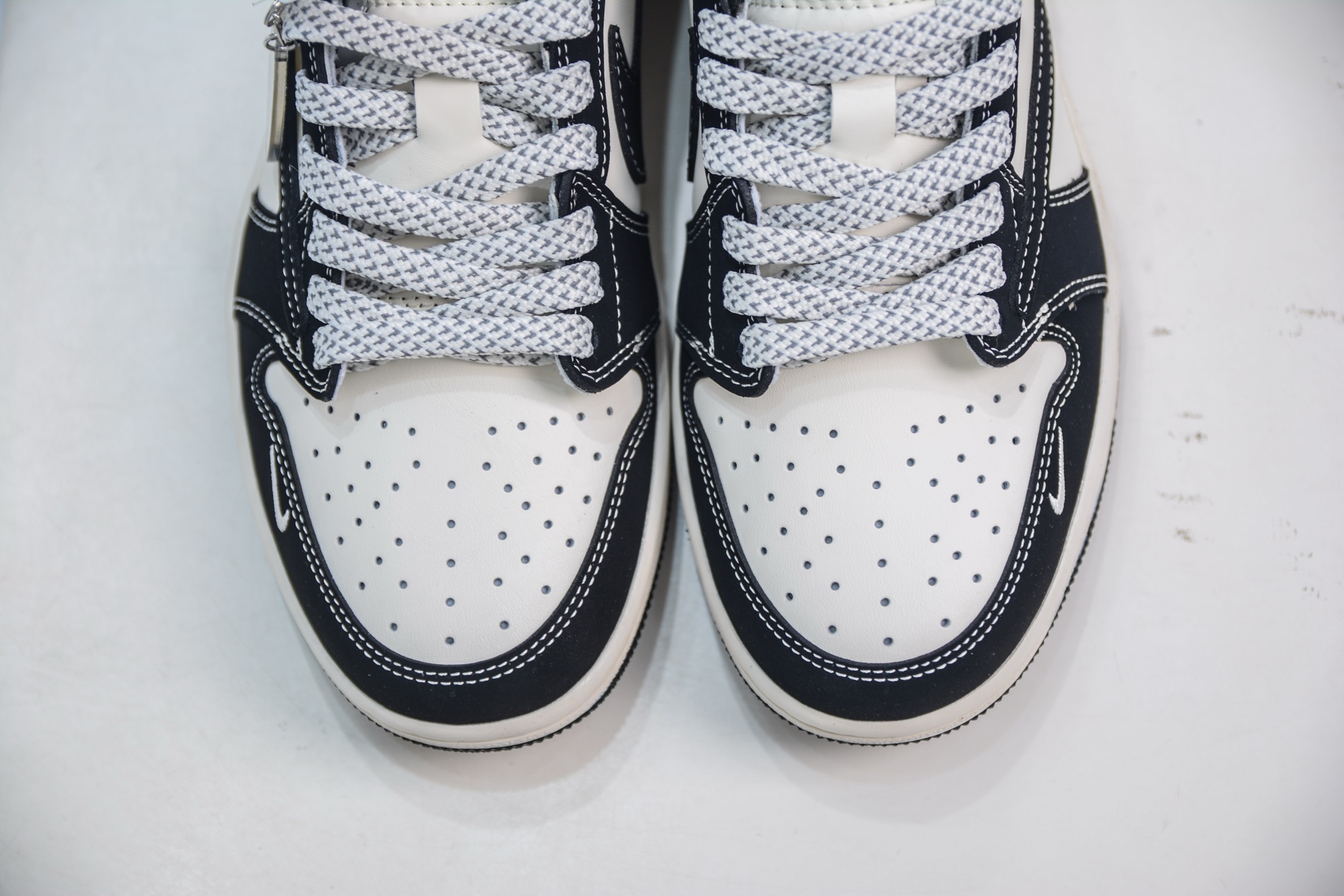 Air Jordan 1 Low x Xiaomi SU7 Custom Black/White Sneakers 10 i1751295556995 6775 0 8