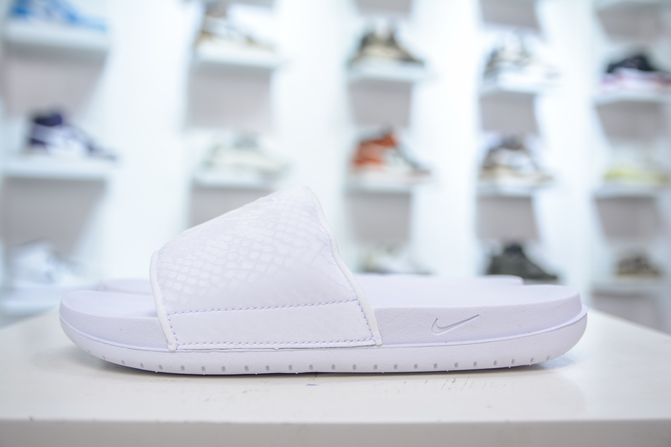 Nike Kobe Offcourt Slide: Comfort & Style for Men and Women 2 i1751295679182 1472 0 0