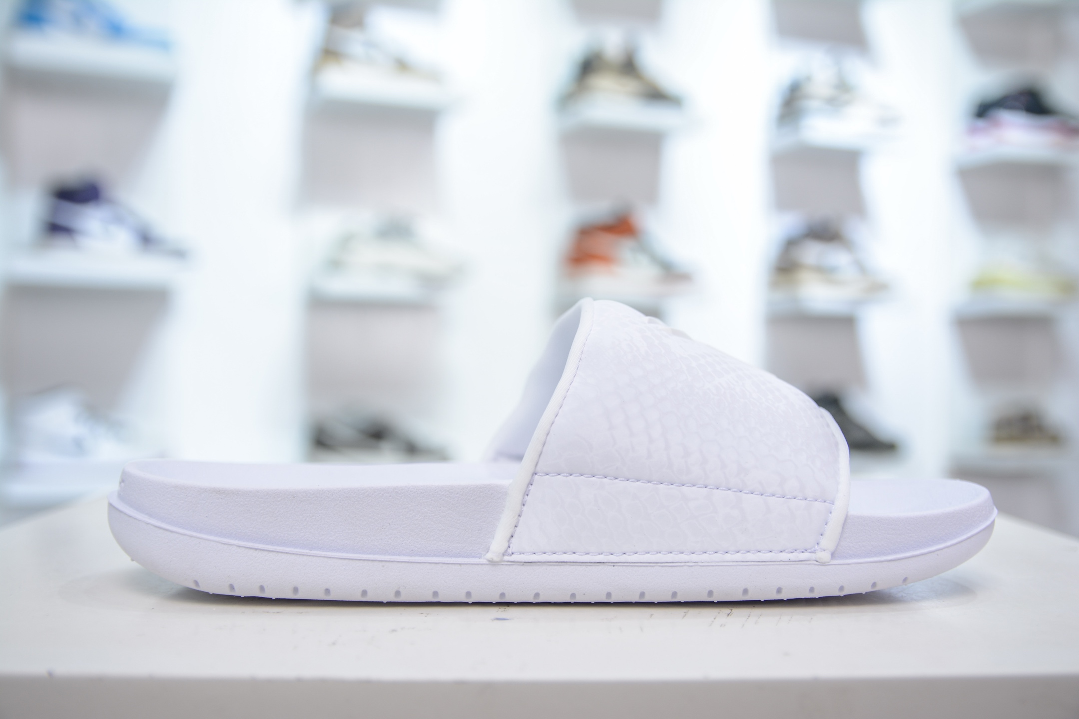 Nike Kobe Offcourt Slide: Comfort & Style for Men and Women 4 i1751295679196 7449 0 2