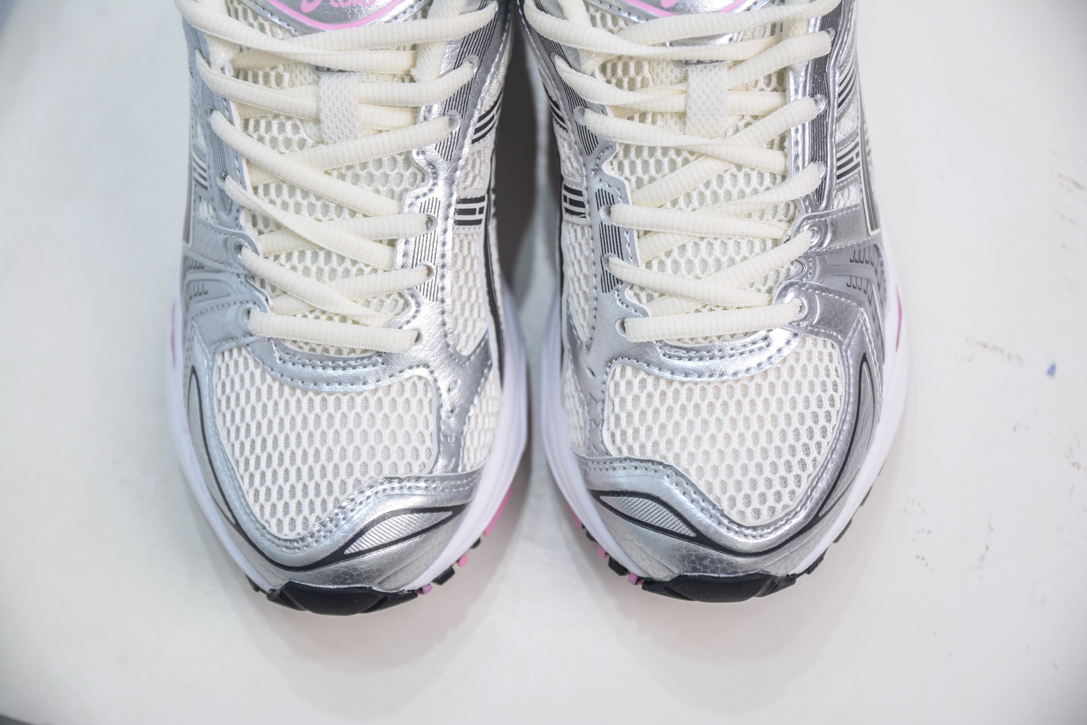 ASICS Gel-Kayano 14: Silver & White Lightweight Running Shoes 10 i1751295941228 3893 0 8