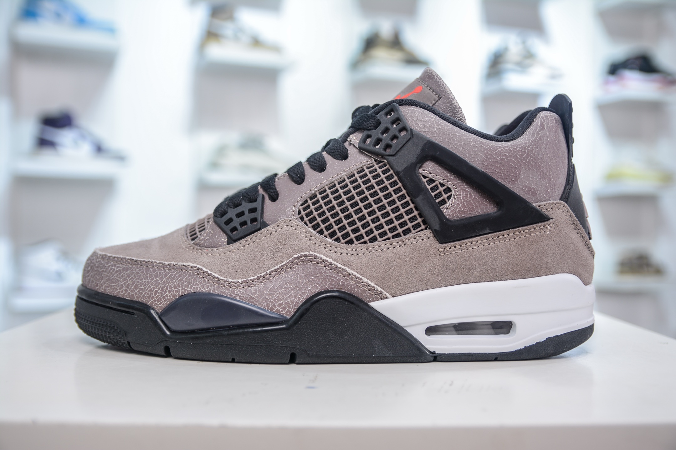 Air Jordan 4 Retro 'Taupe Haze' Black Brown Mocha Sneakers DB0732-200 2 i1751296044281 8797 0 0