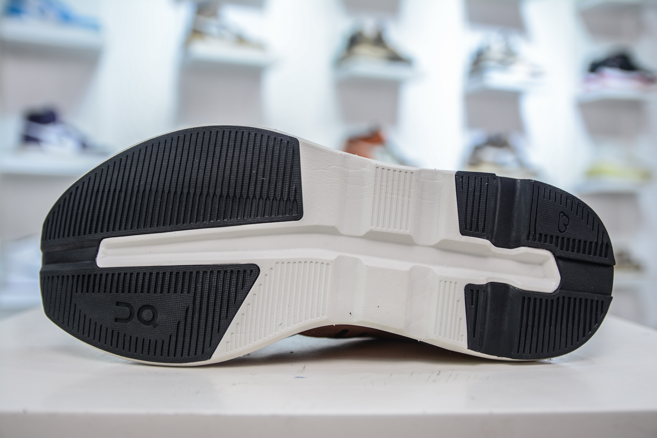 KITH x On Cloudzone Running Shoes-Comfortable, Durable, and Stylish 5 i1751296214028 8204 0 4