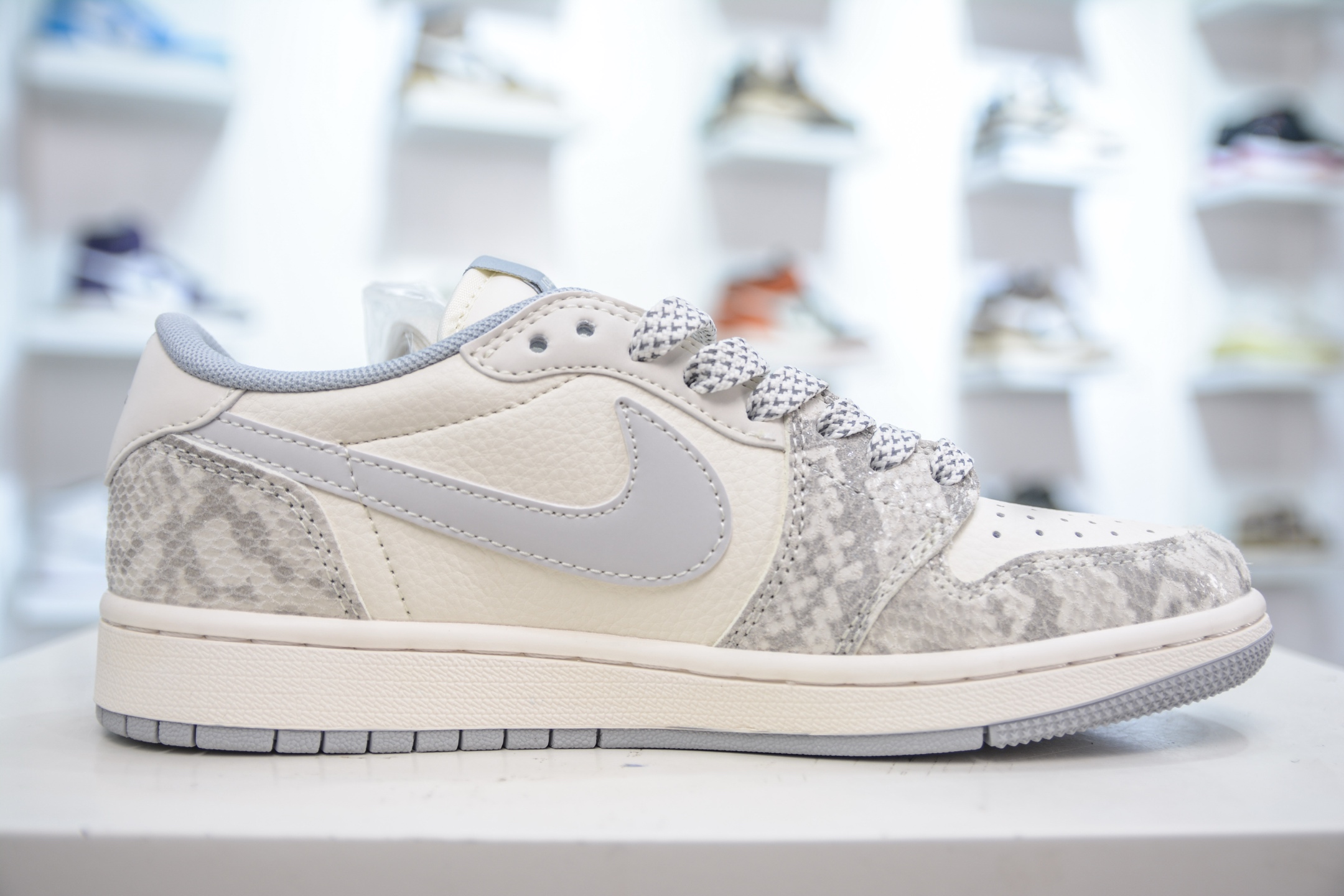 270 TS x Air Jordan x Louis Vuitton AJ1 Low 倒钩低帮LV联名-米白灰蛇纹 XS7089-620