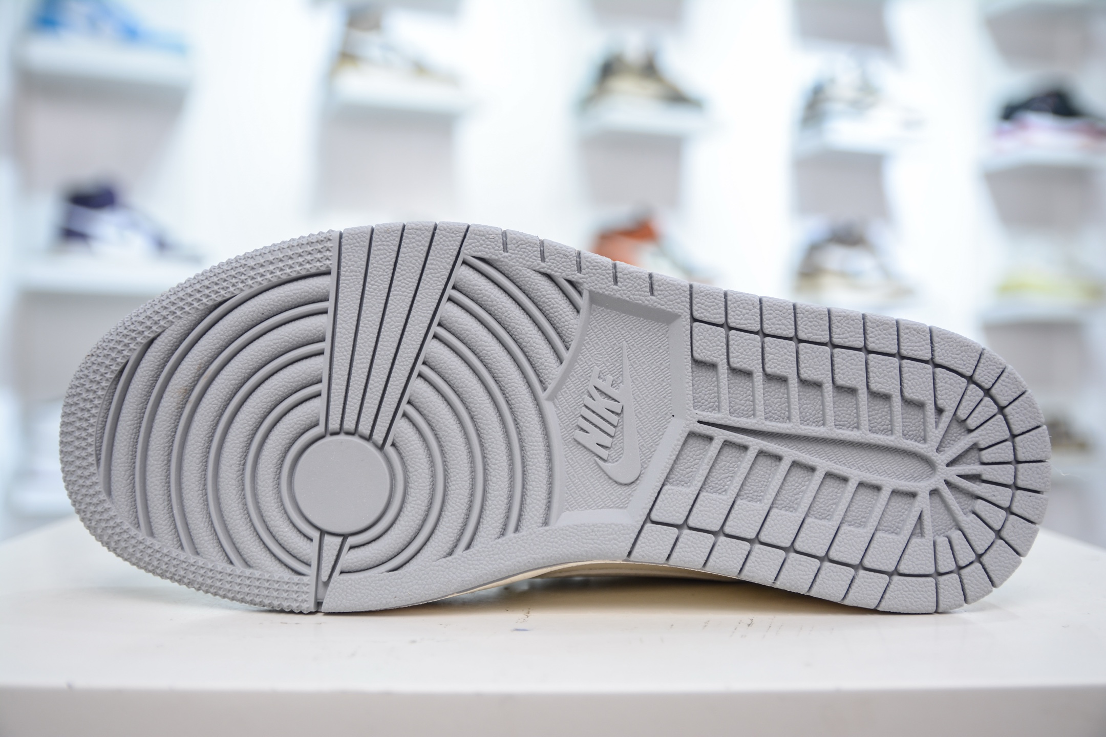 270 TS x Air Jordan x Louis Vuitton AJ1 Low 倒钩低帮LV联名-米白灰蛇纹 XS7089-620