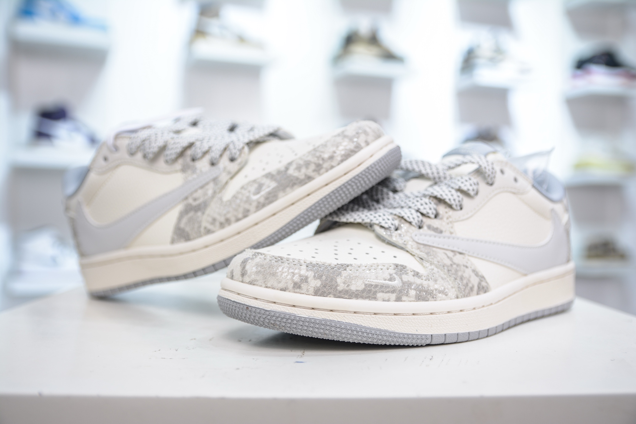 270 TS x Air Jordan x Louis Vuitton AJ1 Low 倒钩低帮LV联名-米白灰蛇纹 XS7089-620
