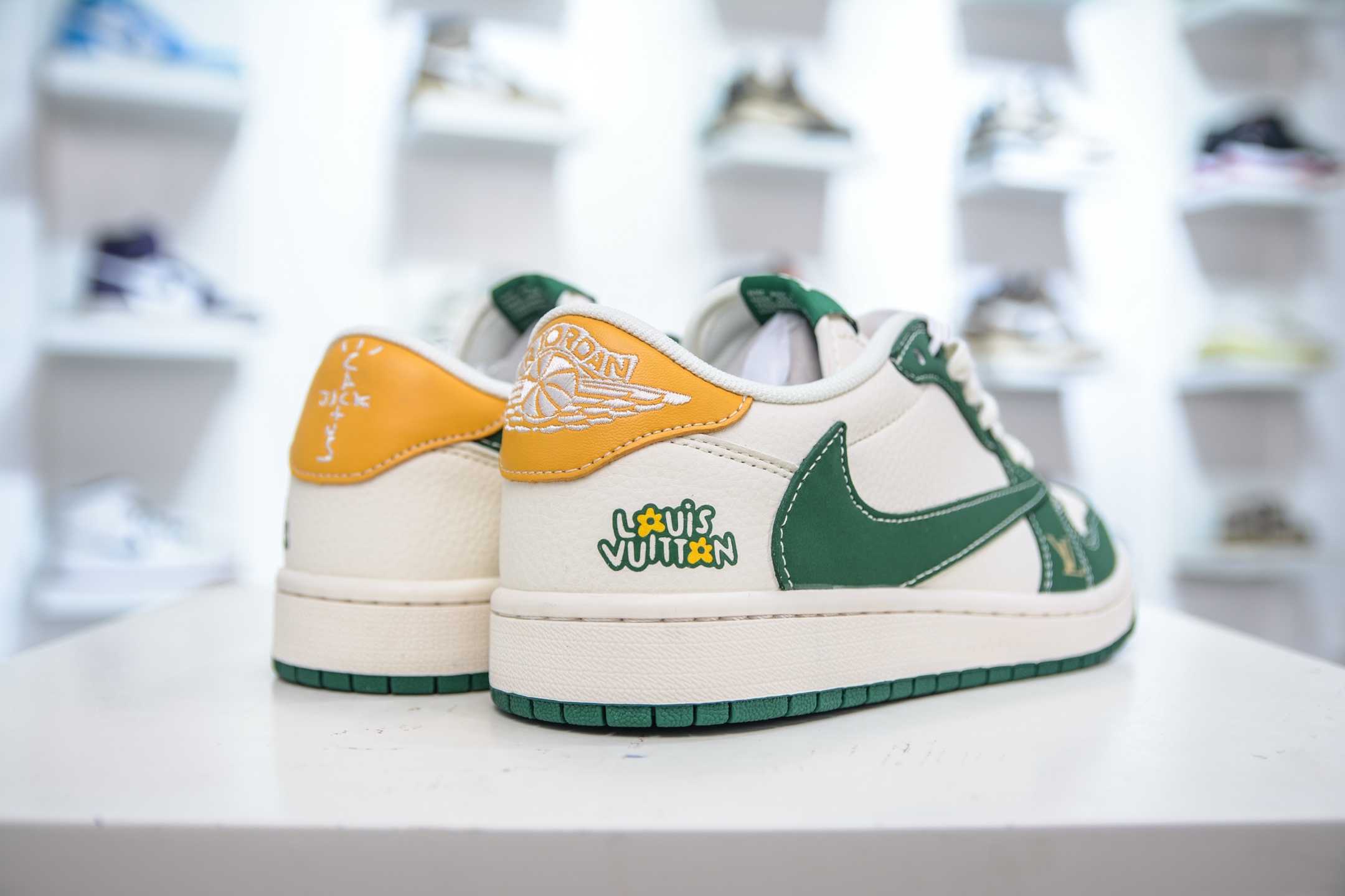 270 TS x Air Jordan x Louis Vuitton AJ1 Low 倒钩低帮LV联名-白绿黄 ZH2598-161-Chinese UA Cheap High Quatity Brand Clothes Bags handbags Sneakers wholesale wholesaler seller from China Factory suppliers Fashion Clothing Shoes best Quality Beautiful Price 270 TS x Air Jordan x Louis Vuitton AJ1 Low 倒钩低帮LV联名-白绿黄 ZH2598-161