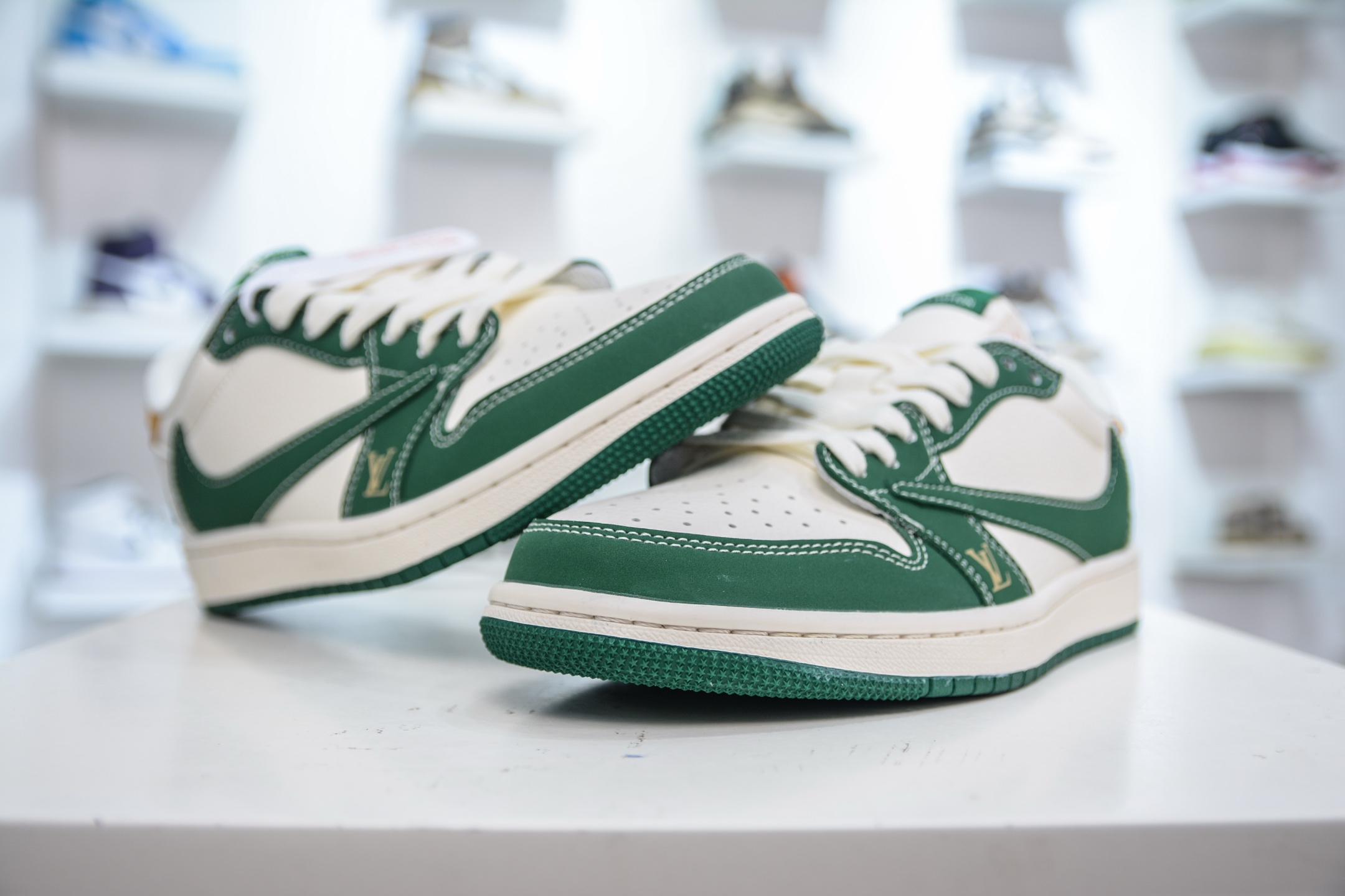 270 TS x Air Jordan x Louis Vuitton AJ1 Low 倒钩低帮LV联名-白绿黄 ZH2598-161-Chinese UA Cheap High Quatity Brand Clothes Bags handbags Sneakers wholesale wholesaler seller from China Factory suppliers Fashion Clothing Shoes best Quality Beautiful Price 270 TS x Air Jordan x Louis Vuitton AJ1 Low 倒钩低帮LV联名-白绿黄 ZH2598-161