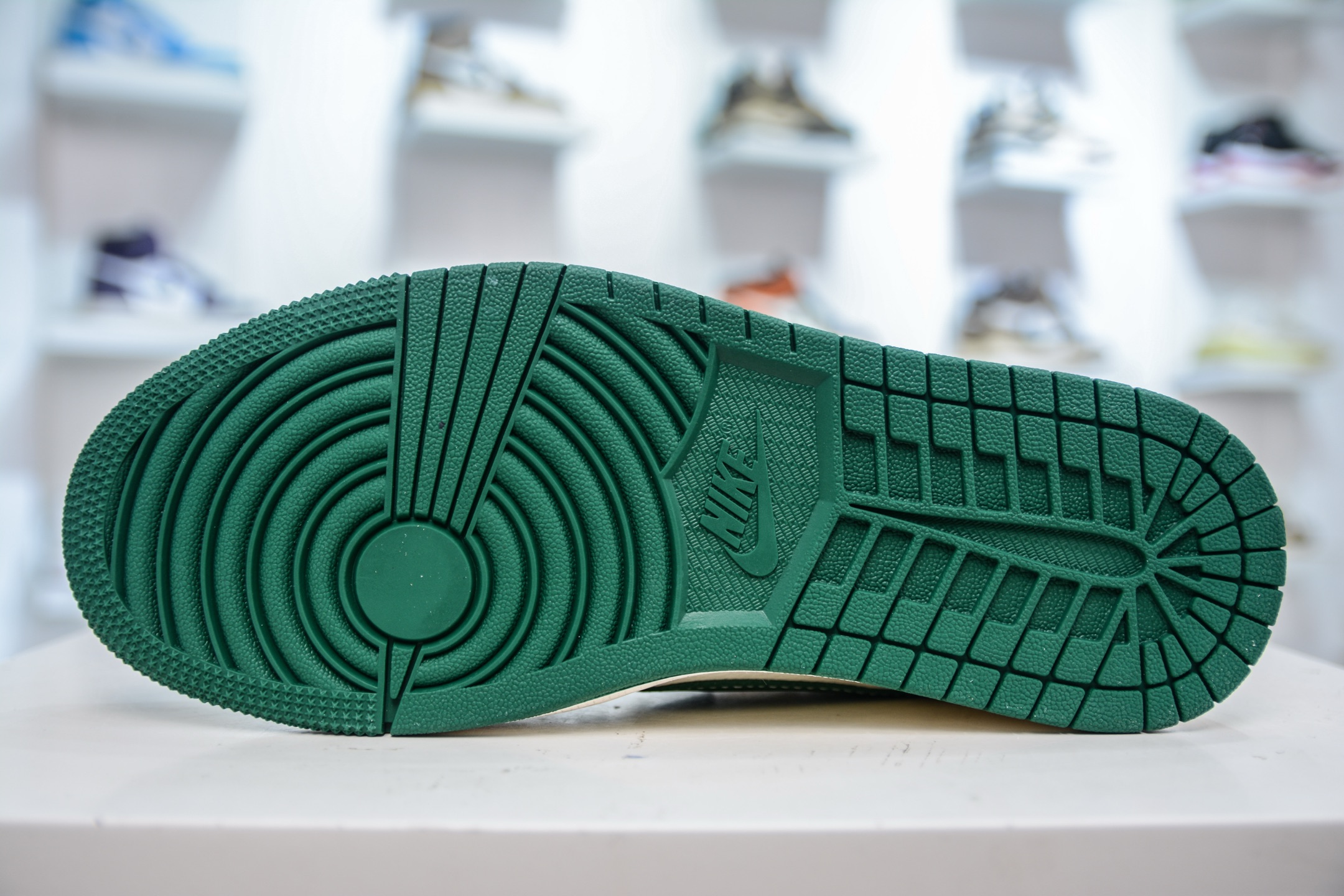 270 TS x Air Jordan x Louis Vuitton AJ1 Low 倒钩低帮LV联名-白绿黄 ZH2598-161-Chinese UA Cheap High Quatity Brand Clothes Bags handbags Sneakers wholesale wholesaler seller from China Factory suppliers Fashion Clothing Shoes best Quality Beautiful Price 270 TS x Air Jordan x Louis Vuitton AJ1 Low 倒钩低帮LV联名-白绿黄 ZH2598-161