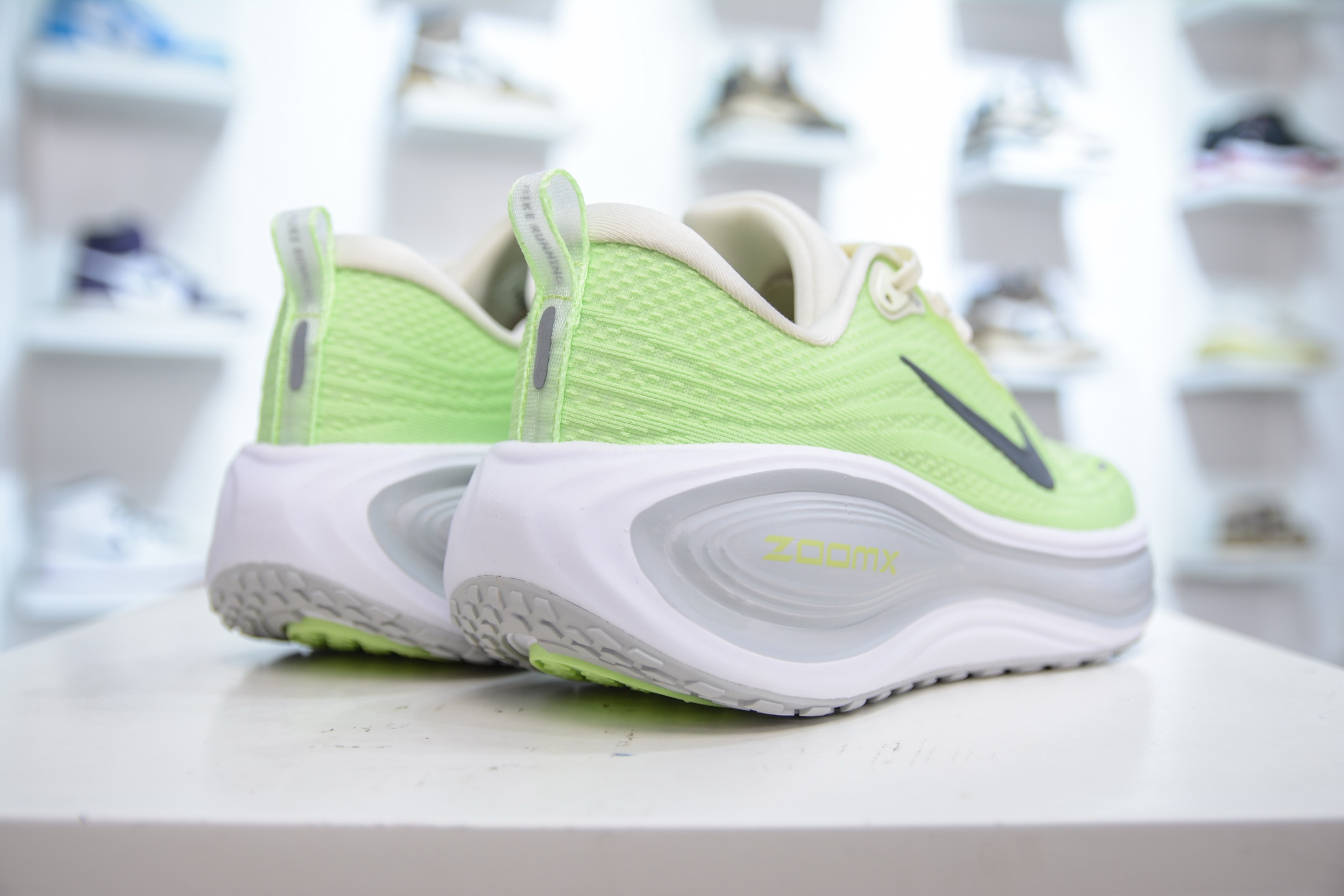 210 Nike Air Zoom Vomero PLUS HV8150-103-Chinese UA Cheap High Quatity Brand Clothes Bags handbags Sneakers wholesale wholesaler seller from China Factory suppliers Fashion Clothing Shoes best Quality Beautiful Price 210 Nike Air Zoom Vomero PLUS HV8150-103