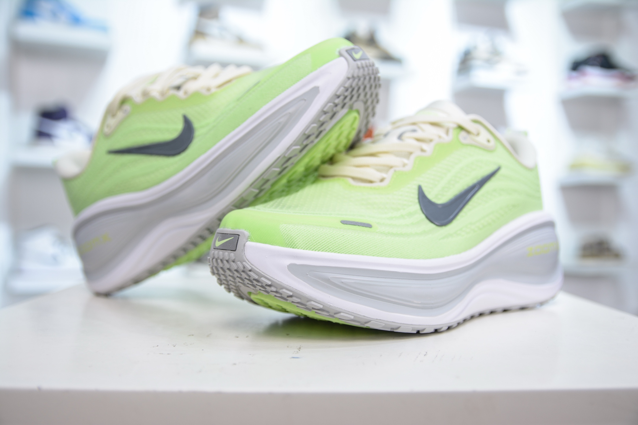 210 Nike Air Zoom Vomero PLUS HV8150-103-Chinese UA Cheap High Quatity Brand Clothes Bags handbags Sneakers wholesale wholesaler seller from China Factory suppliers Fashion Clothing Shoes best Quality Beautiful Price 210 Nike Air Zoom Vomero PLUS HV8150-103