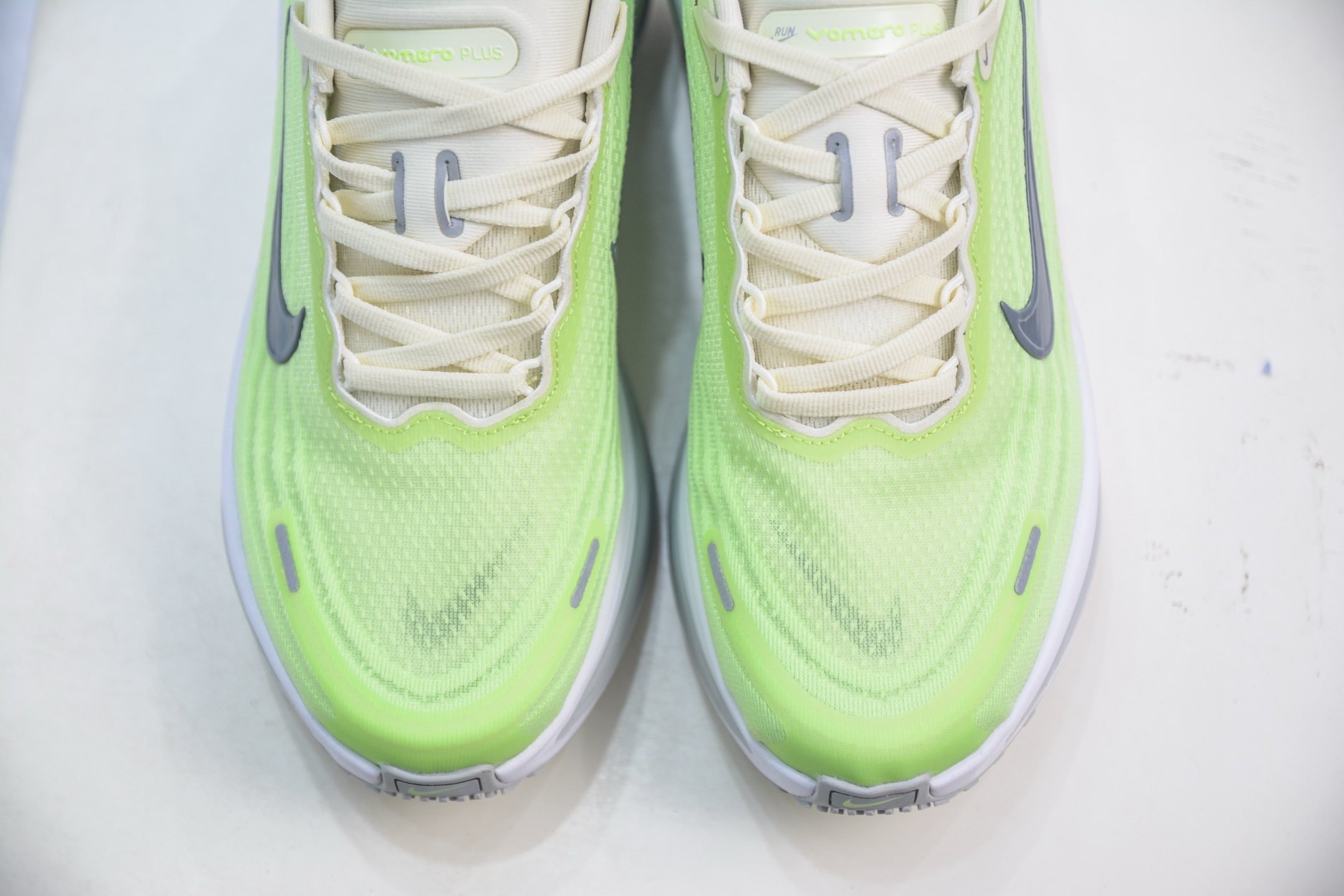 210 Nike Air Zoom Vomero PLUS HV8150-103-Chinese UA Cheap High Quatity Brand Clothes Bags handbags Sneakers wholesale wholesaler seller from China Factory suppliers Fashion Clothing Shoes best Quality Beautiful Price 210 Nike Air Zoom Vomero PLUS HV8150-103