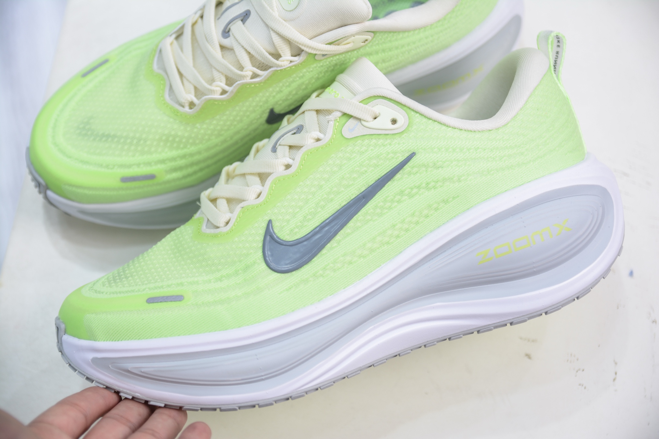 210 Nike Air Zoom Vomero PLUS HV8150-103-Chinese UA Cheap High Quatity Brand Clothes Bags handbags Sneakers wholesale wholesaler seller from China Factory suppliers Fashion Clothing Shoes best Quality Beautiful Price 210 Nike Air Zoom Vomero PLUS HV8150-103