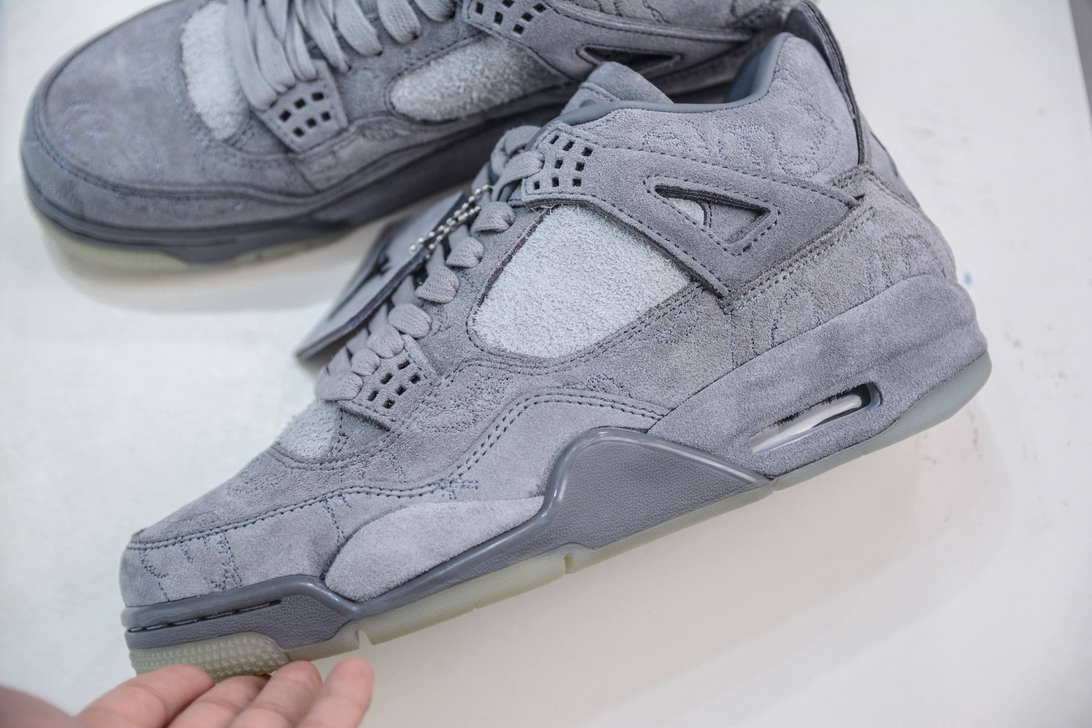 Kaws x Air Jordan 4 "Cool Grey" Graffiti Sneakers - Limited Edition 8 i1751379385722 466 0 6