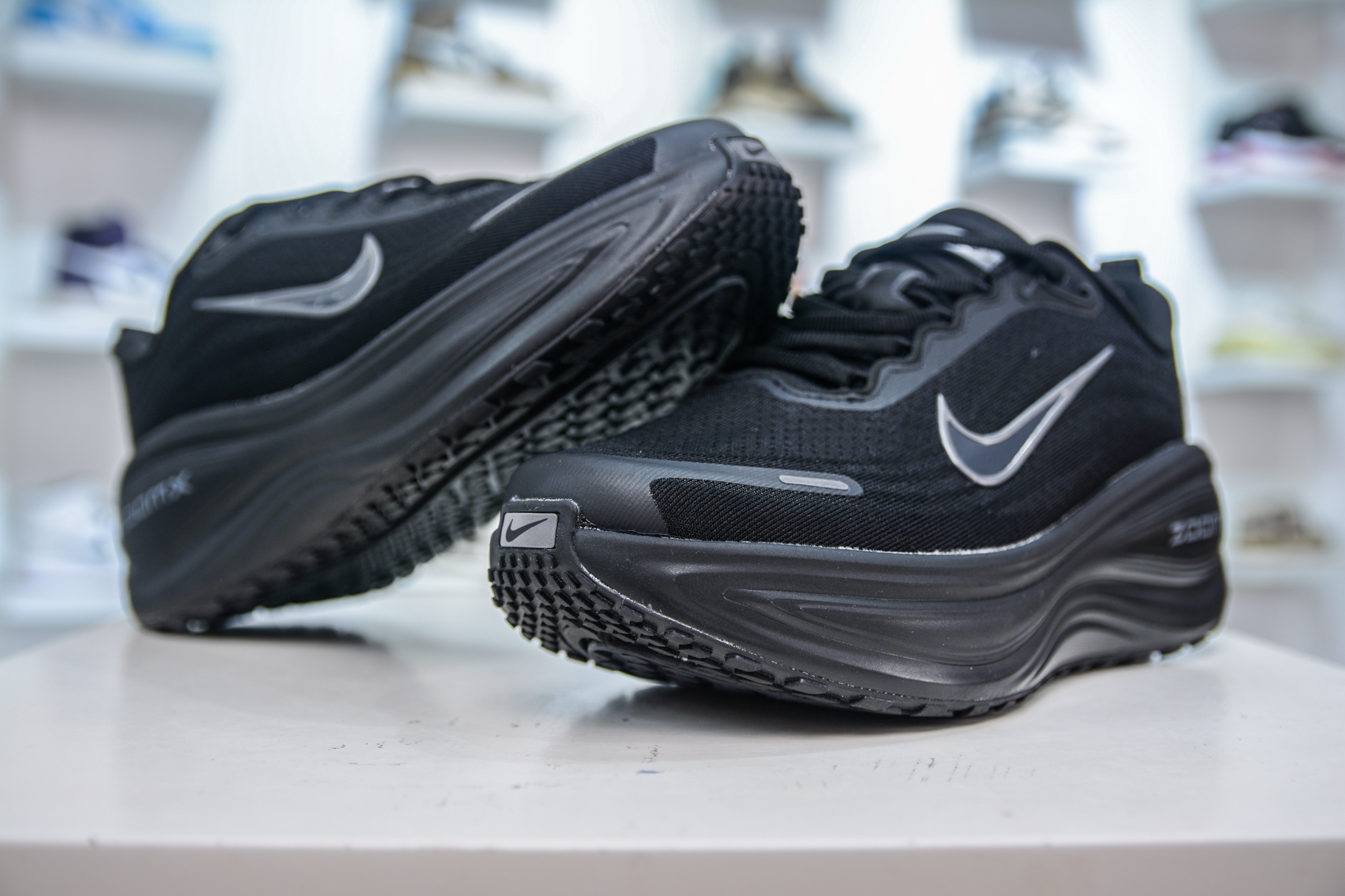 Nike Air Zoom Vomero PLUS Running Shoes Cushioned Sneakers HV8150-003 4 i1751466923966 618 0 3