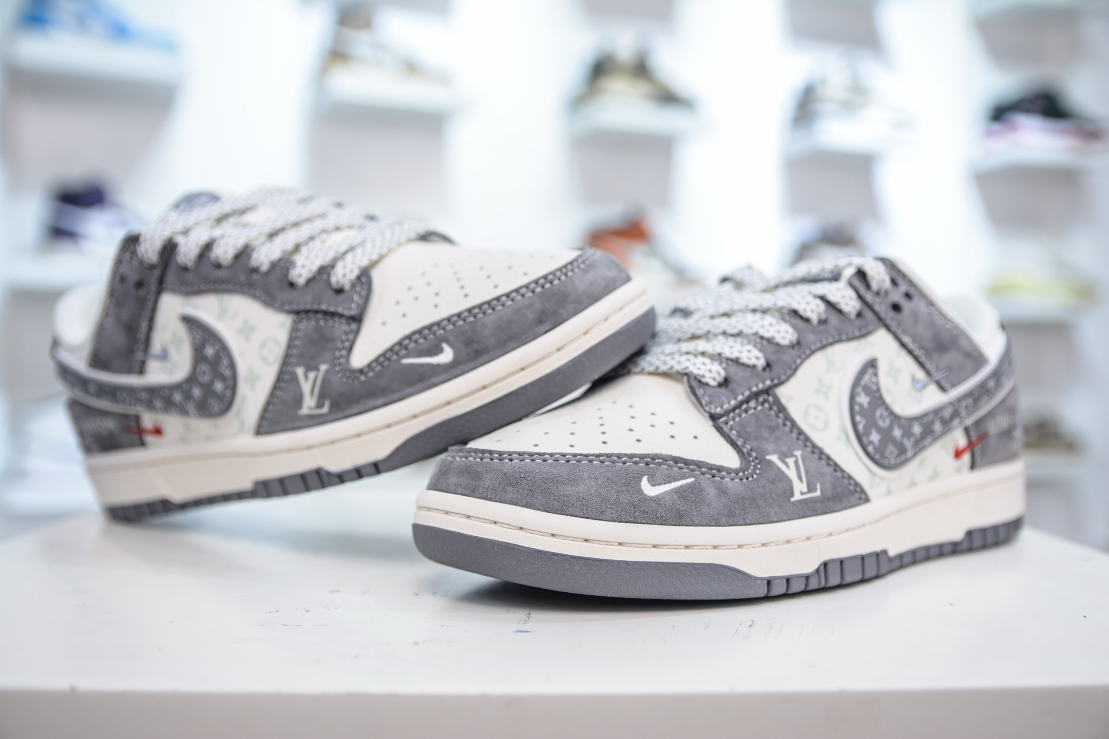 Nike SB Dunk Low x Louis Vuitton White Grey - Premium Craftsmanship 5 i1751467038703 2835 0 3