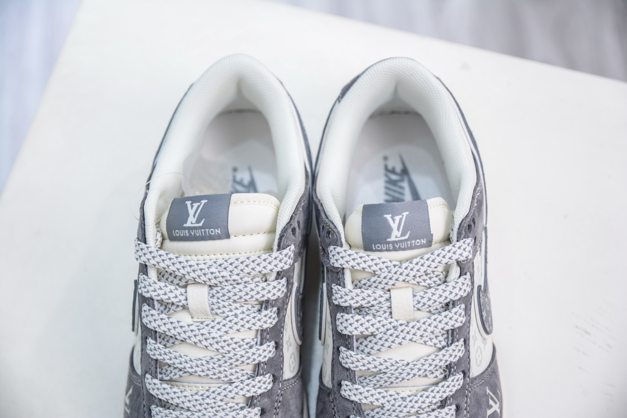 Nike SB Dunk Low x Louis Vuitton White Grey - Premium Craftsmanship 9 i1751467038726 1150 0 7