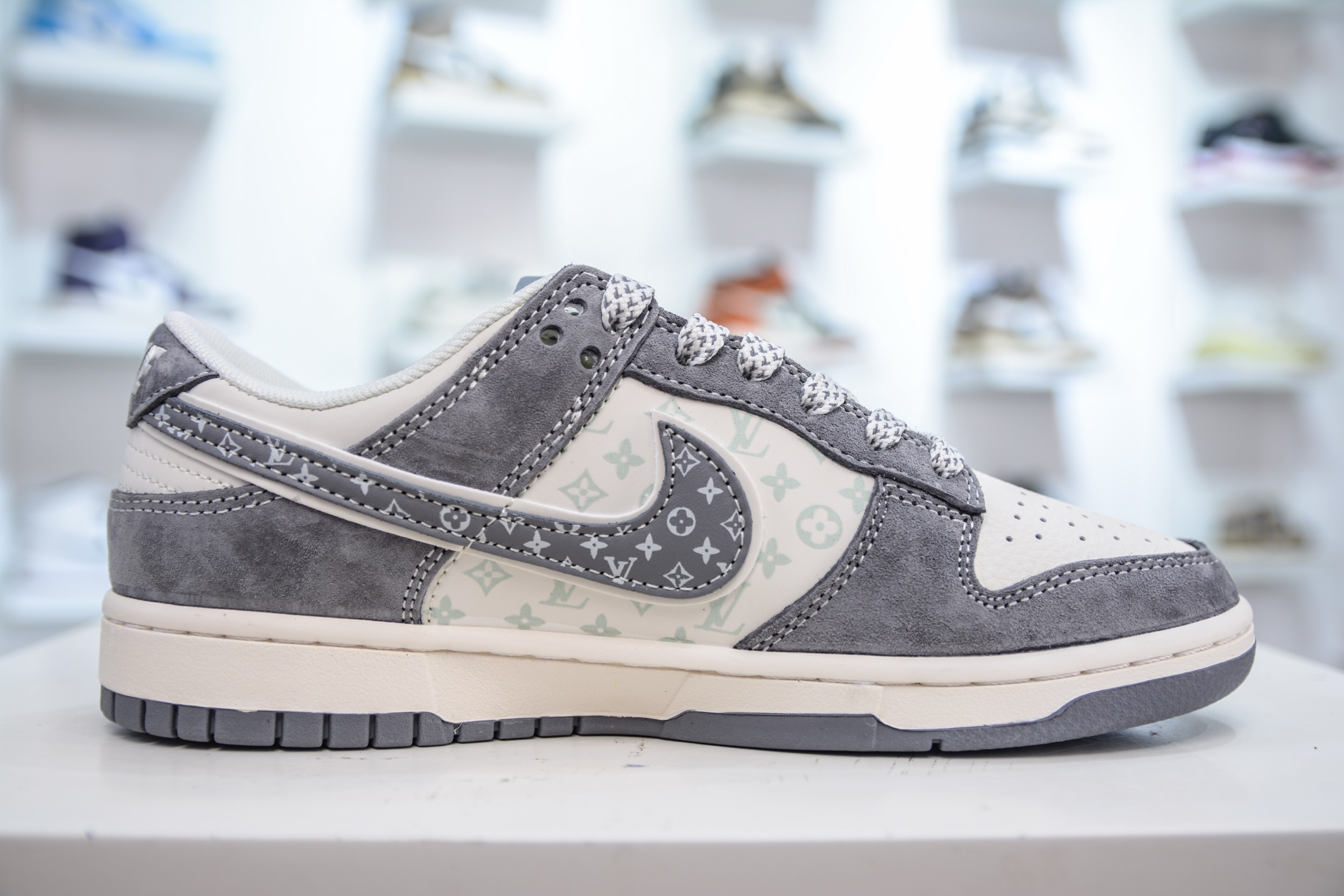 Nike SB Dunk Low x Louis Vuitton White Grey - Premium Craftsmanship 4 i1751467040260 6255 0 2
