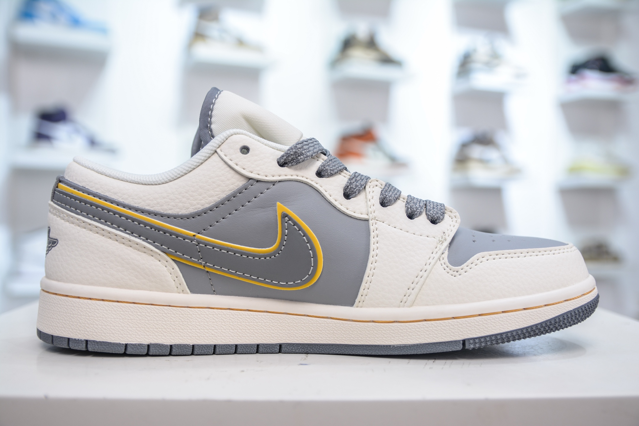 270 Air Jordan AJ1 Low X xiaomi SU7Ulltru 低帮联名小米-寒武岩灰 XX3168-199-Chinese UA Cheap High Quatity Brand Clothes Bags handbags Sneakers wholesale wholesaler seller from China Factory suppliers Fashion Clothing Shoes best Quality Beautiful Price 270 Air Jordan AJ1 Low X xiaomi SU7Ulltru 低帮联名小米-寒武岩灰 XX3168-199