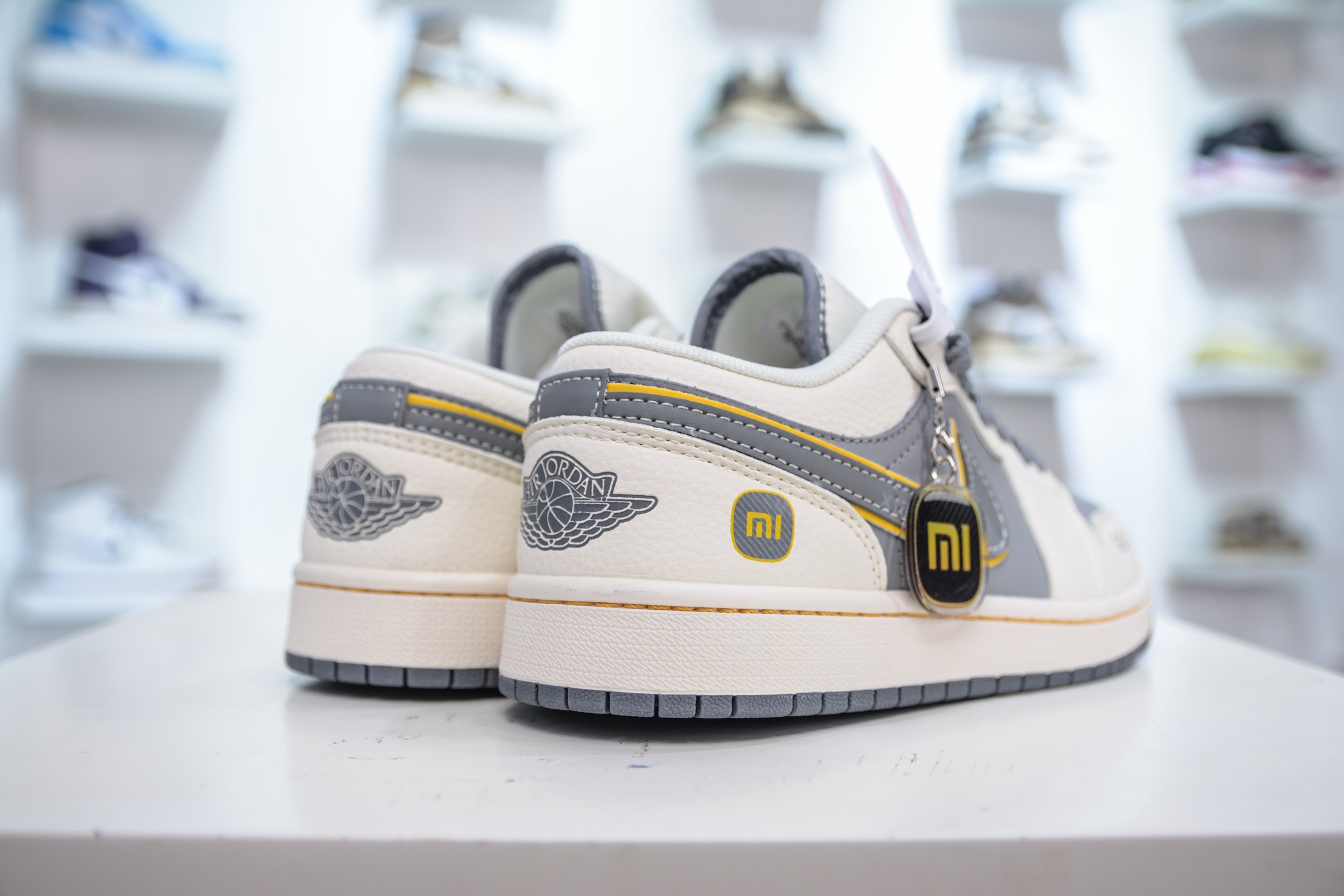 270 Air Jordan AJ1 Low X xiaomi SU7Ulltru 低帮联名小米-寒武岩灰 XX3168-199-Chinese UA Cheap High Quatity Brand Clothes Bags handbags Sneakers wholesale wholesaler seller from China Factory suppliers Fashion Clothing Shoes best Quality Beautiful Price 270 Air Jordan AJ1 Low X xiaomi SU7Ulltru 低帮联名小米-寒武岩灰 XX3168-199