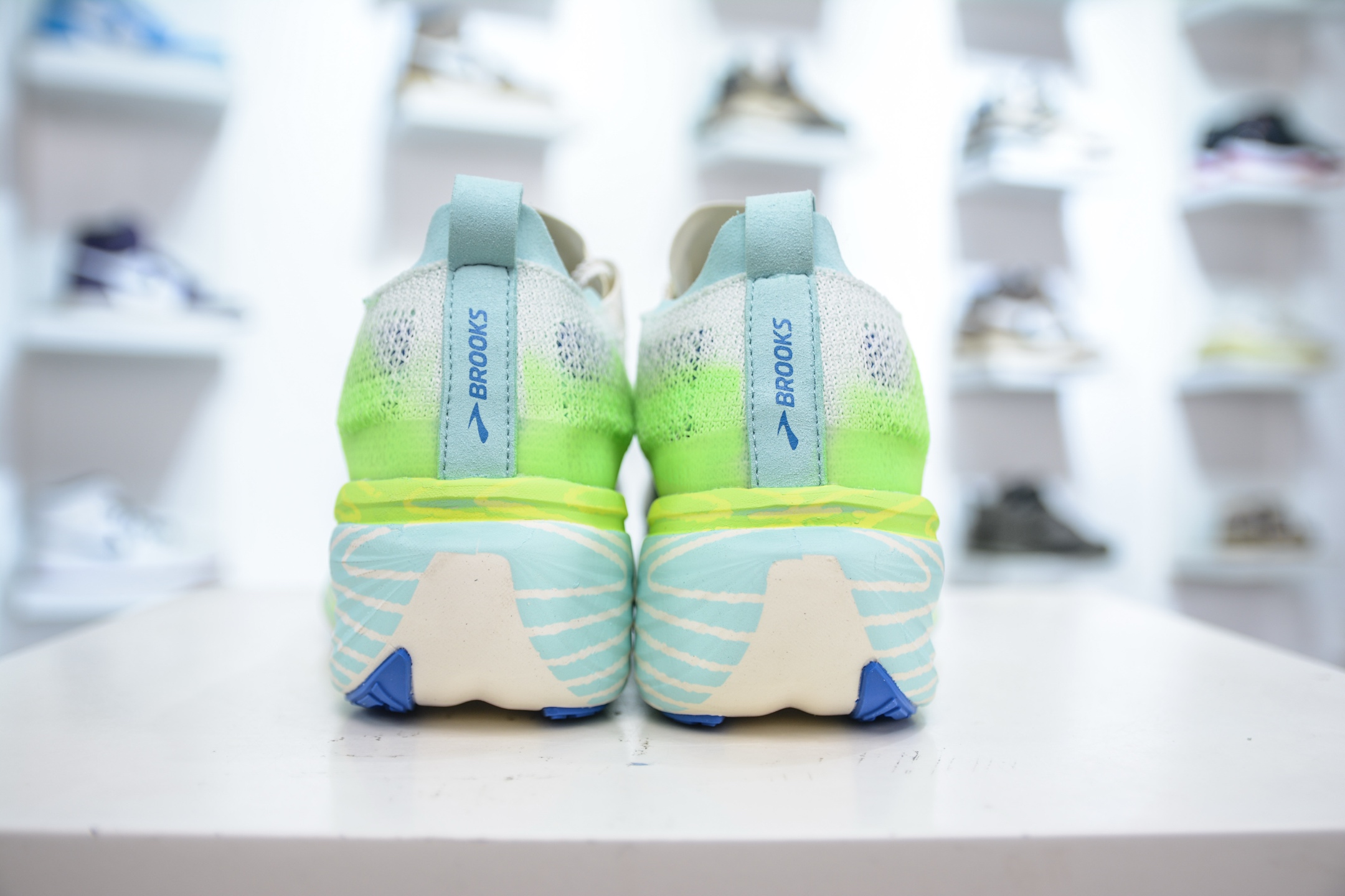 Brooks Hyperion Elite 4: Ultra-Light Running Shoes for Optimal Performance 2 i1751467480783 1284 0 1