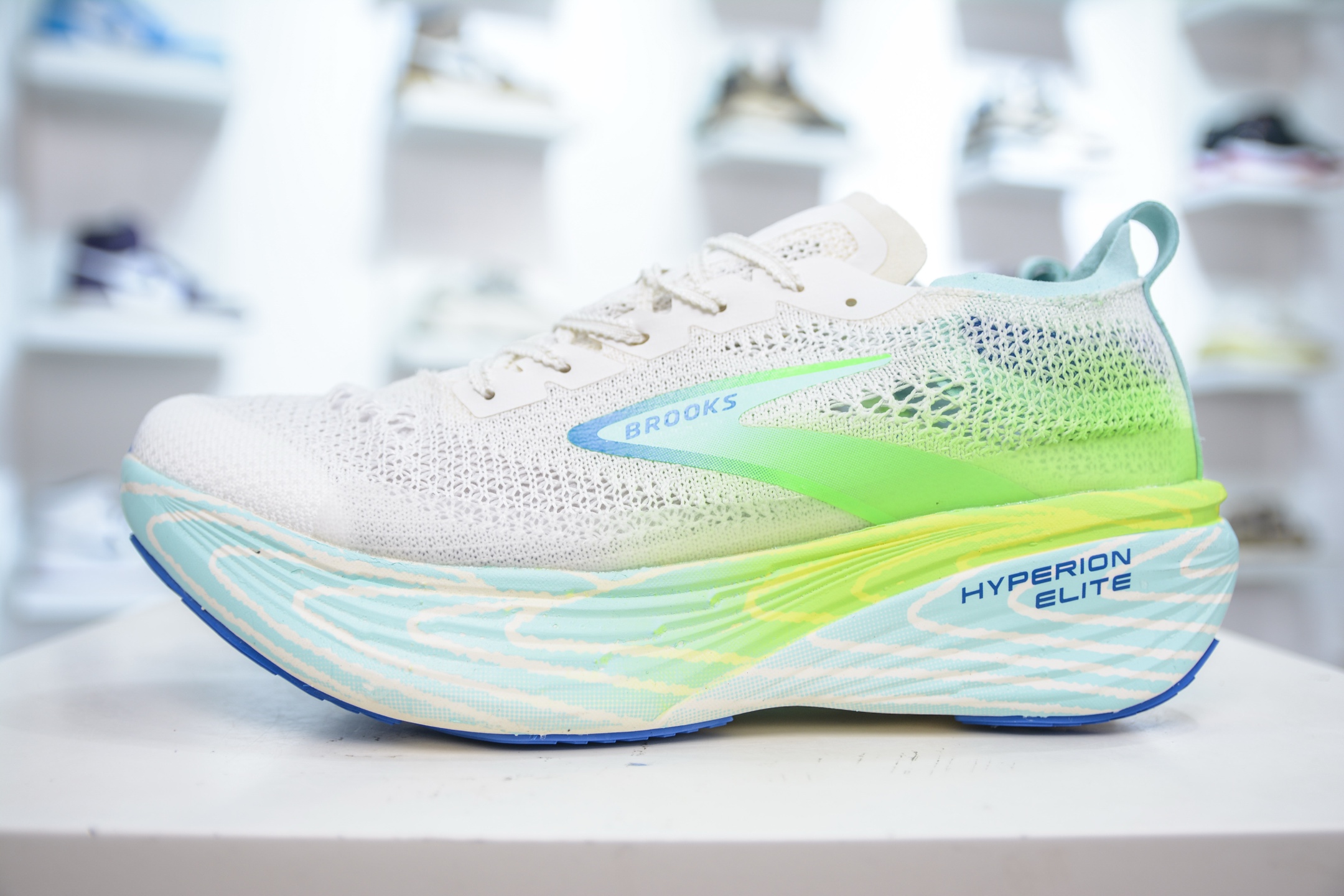 Brooks Hyperion Elite 4: Ultra-Light Running Shoes for Optimal Performance 1 i1751467482191 3309 0 0