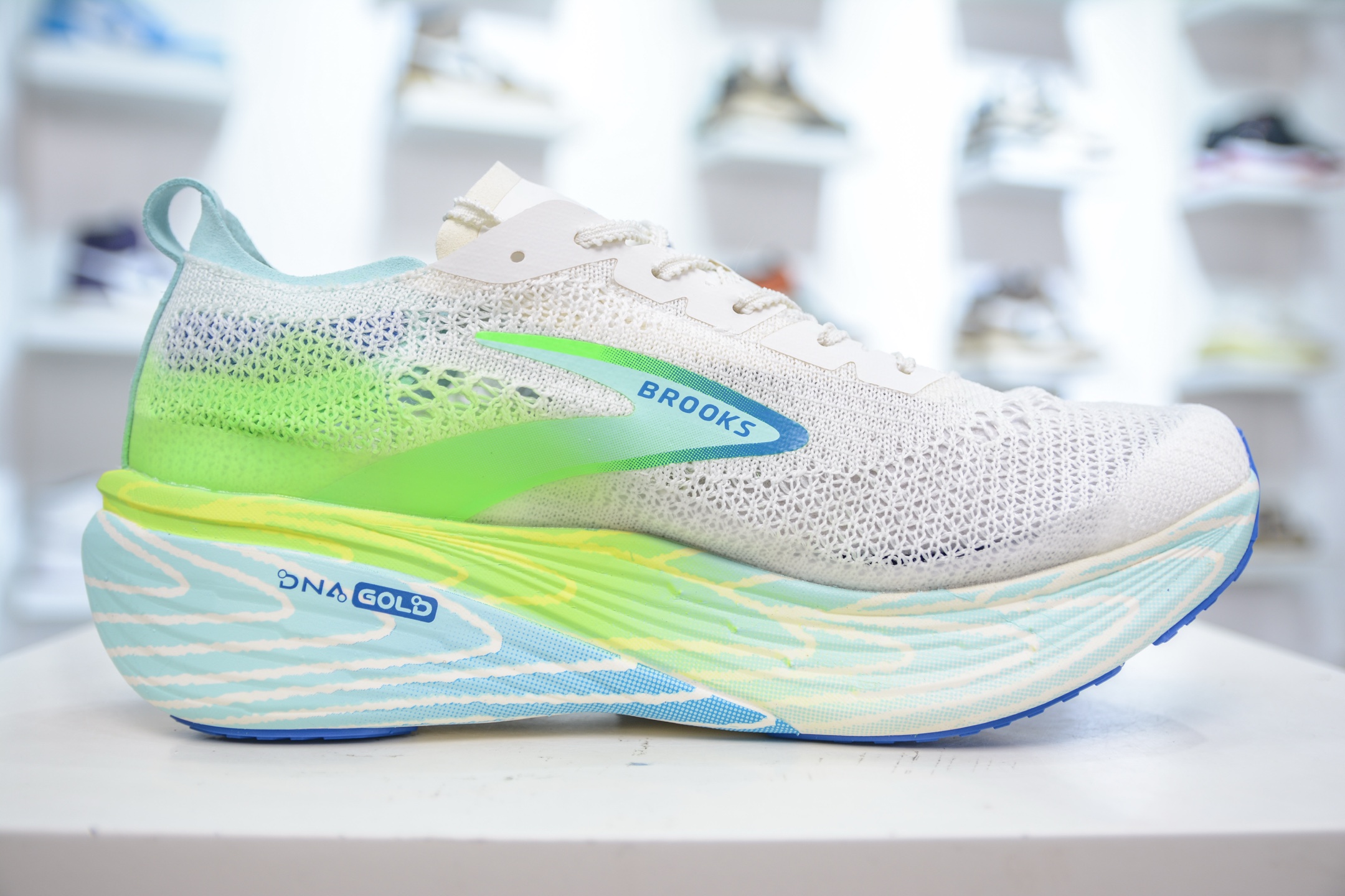Brooks Hyperion Elite 4: Ultra-Light Running Shoes for Optimal Performance 3 i1751467482268 8423 0 2