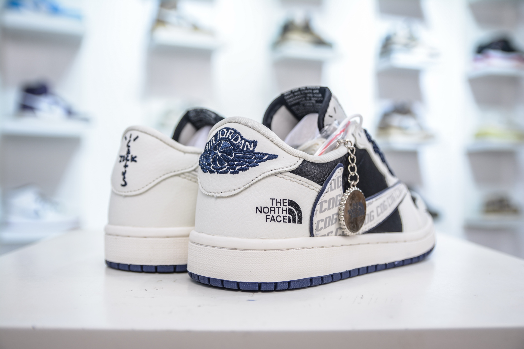 Travis Scott x Nike Air Jordan 1 Low x The North Face - White/Black 7 i1751467539424 9987 0 5
