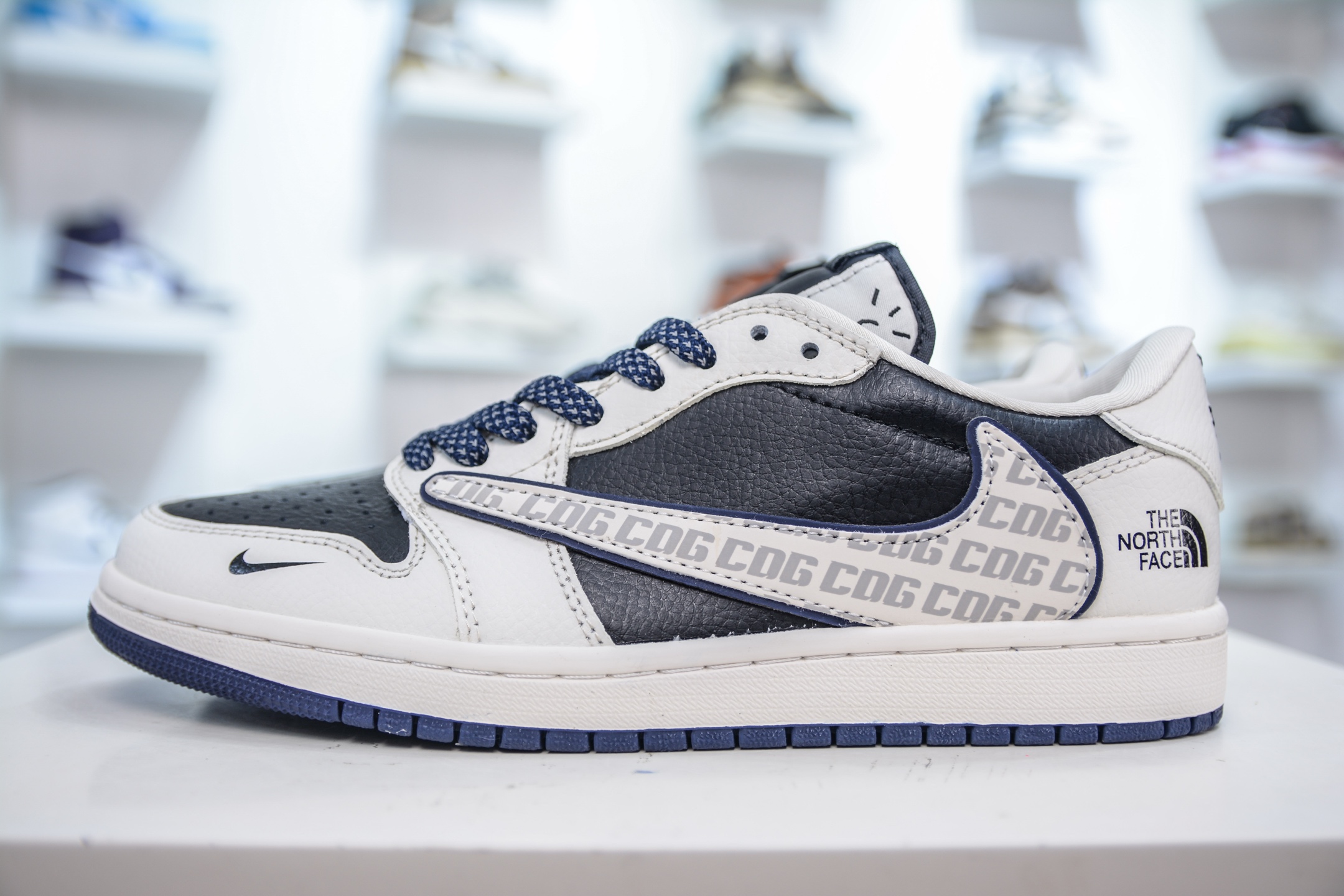 Travis Scott x Nike Air Jordan 1 Low x The North Face - White/Black 2 i1751467539433 9116 0 0
