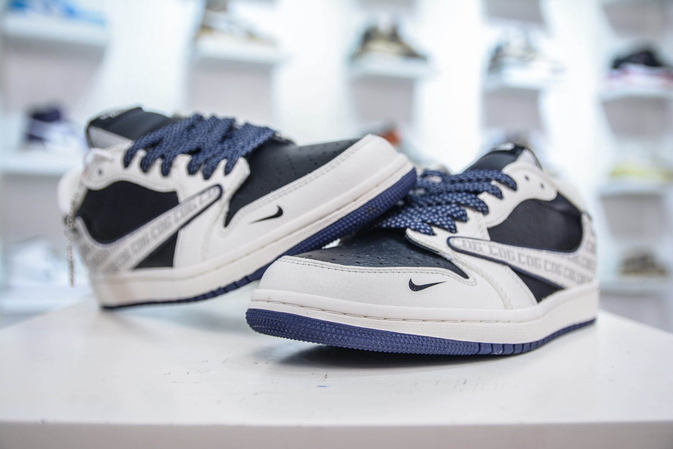 Travis Scott x Nike Air Jordan 1 Low x The North Face - White/Black 5 i1751467541109 4596 0 3