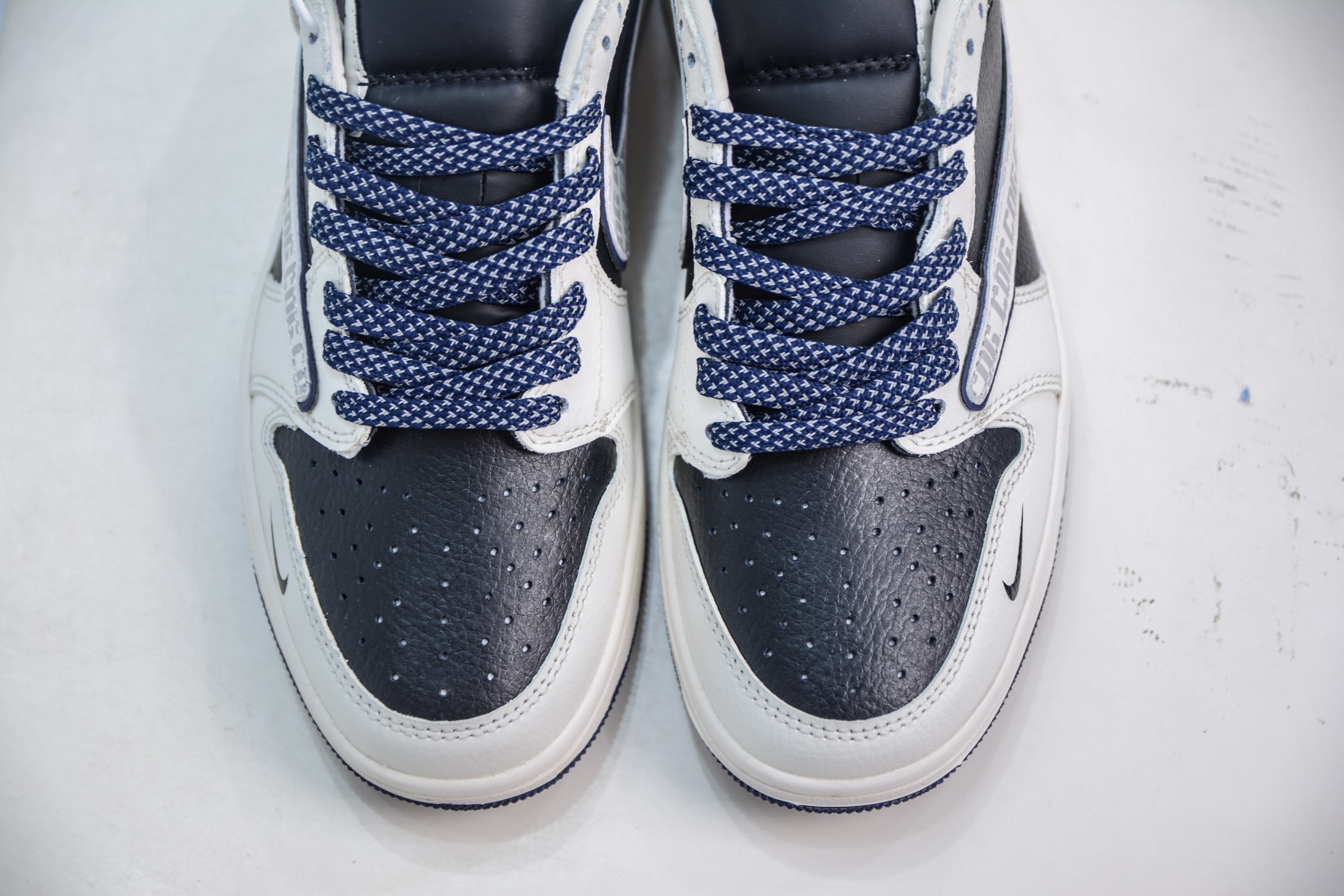 Travis Scott x Nike Air Jordan 1 Low x The North Face - White/Black 10 i1751467541118 501 0 8