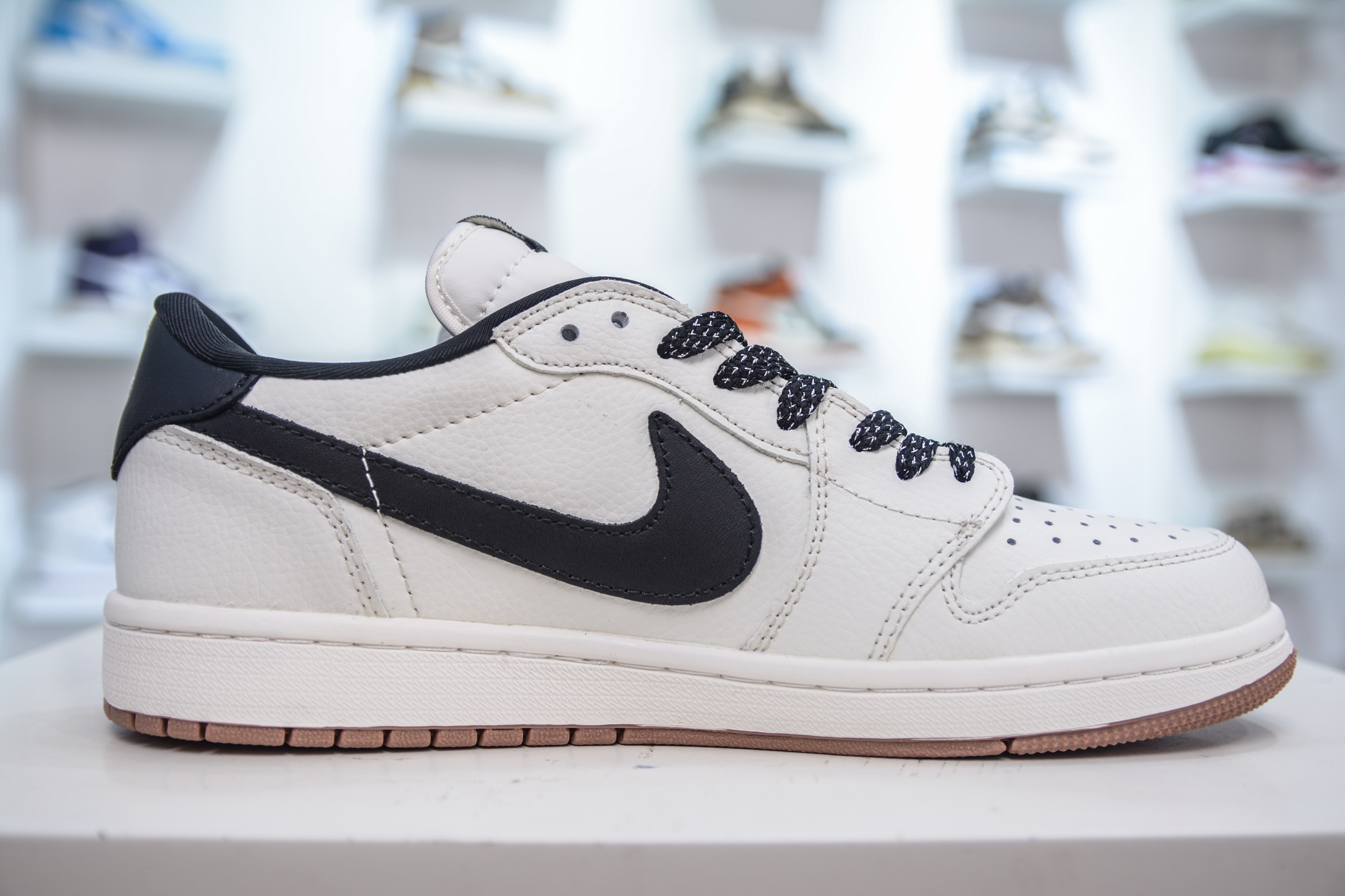 Travis Scott x Nike Air Jordan 1 Low x Stussy White Black Gum Sneakers 4 i1751467592917 7955 0 2
