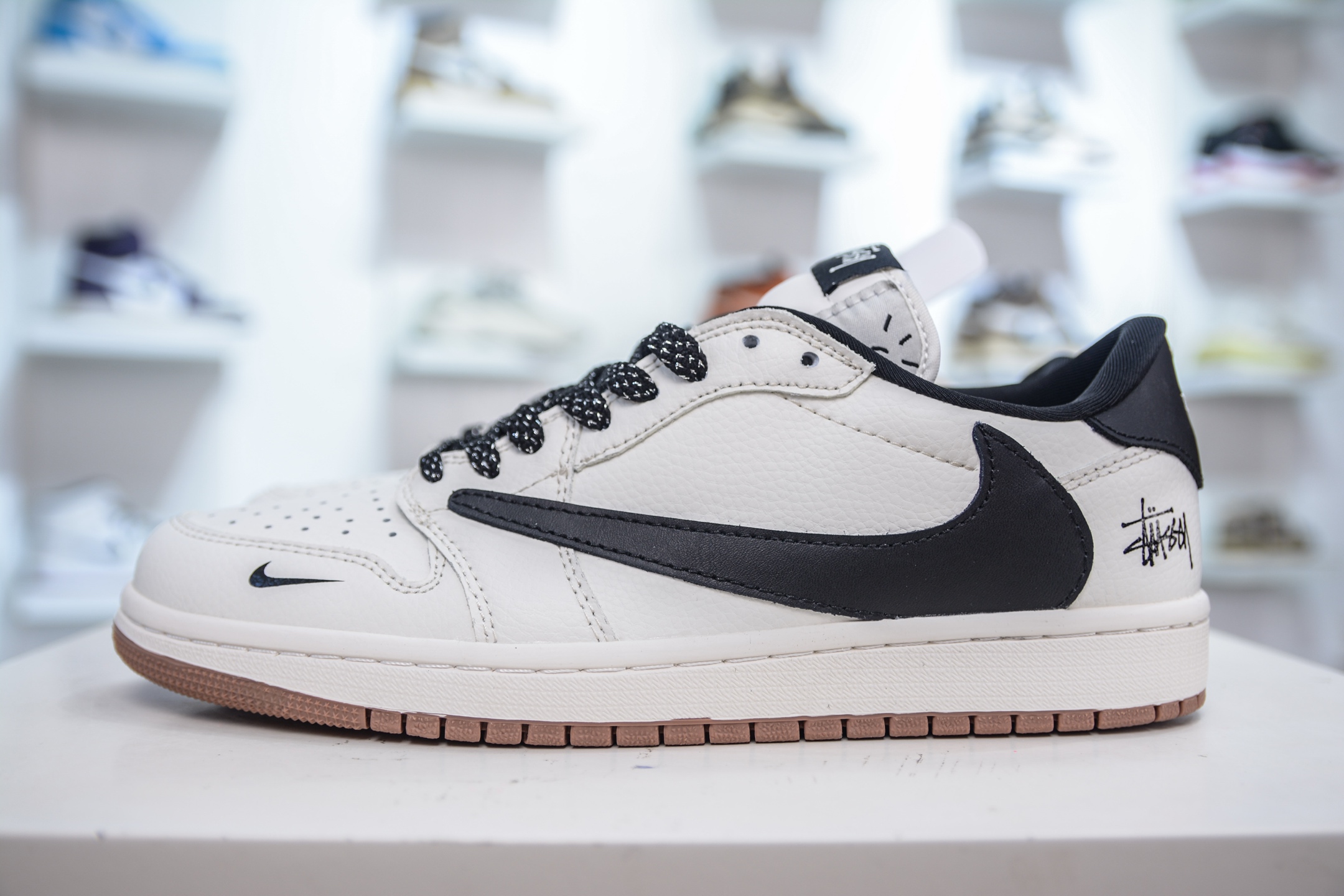 Travis Scott x Nike Air Jordan 1 Low x Stussy White Black Gum Sneakers 2 i1751467593124 8967 0 0