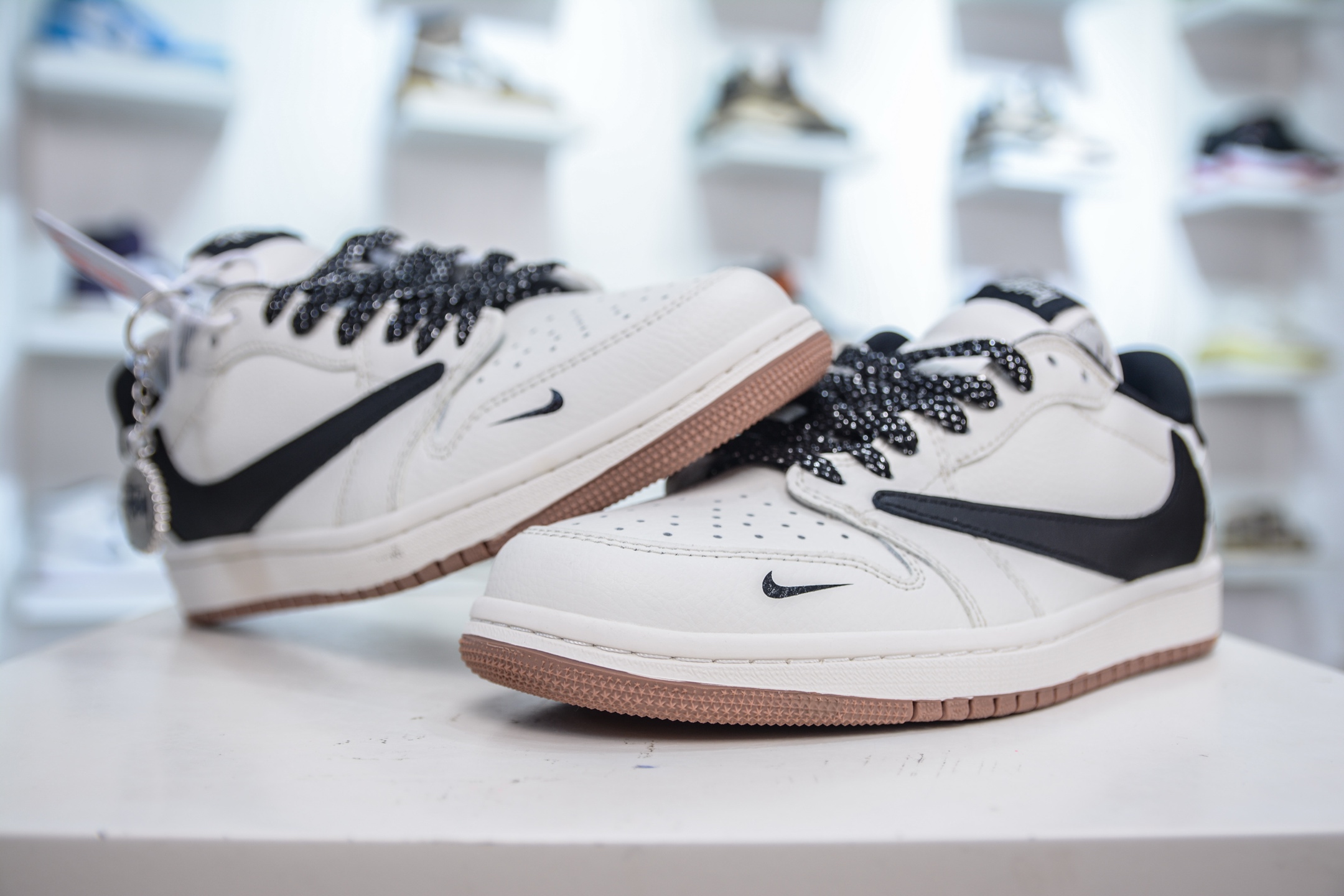 Travis Scott x Nike Air Jordan 1 Low x Stussy White Black Gum Sneakers 5 i1751467593270 9227 0 3
