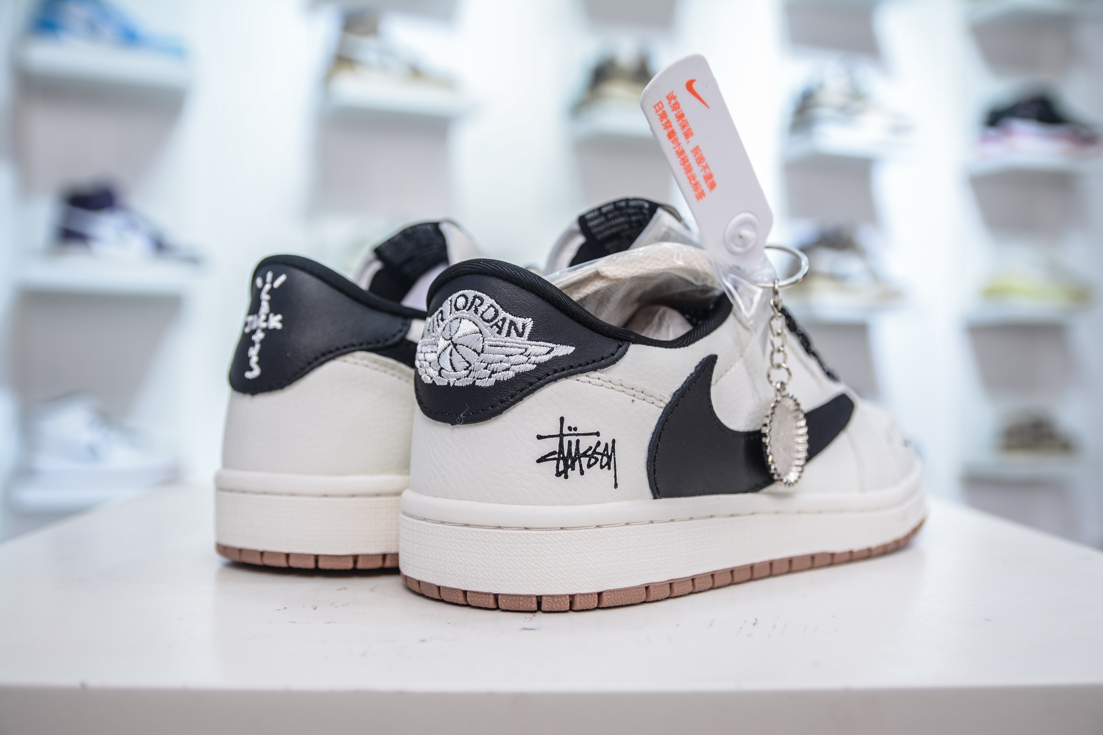 Travis Scott x Nike Air Jordan 1 Low x Stussy White Black Gum Sneakers 7 i1751467595686 9703 0 5