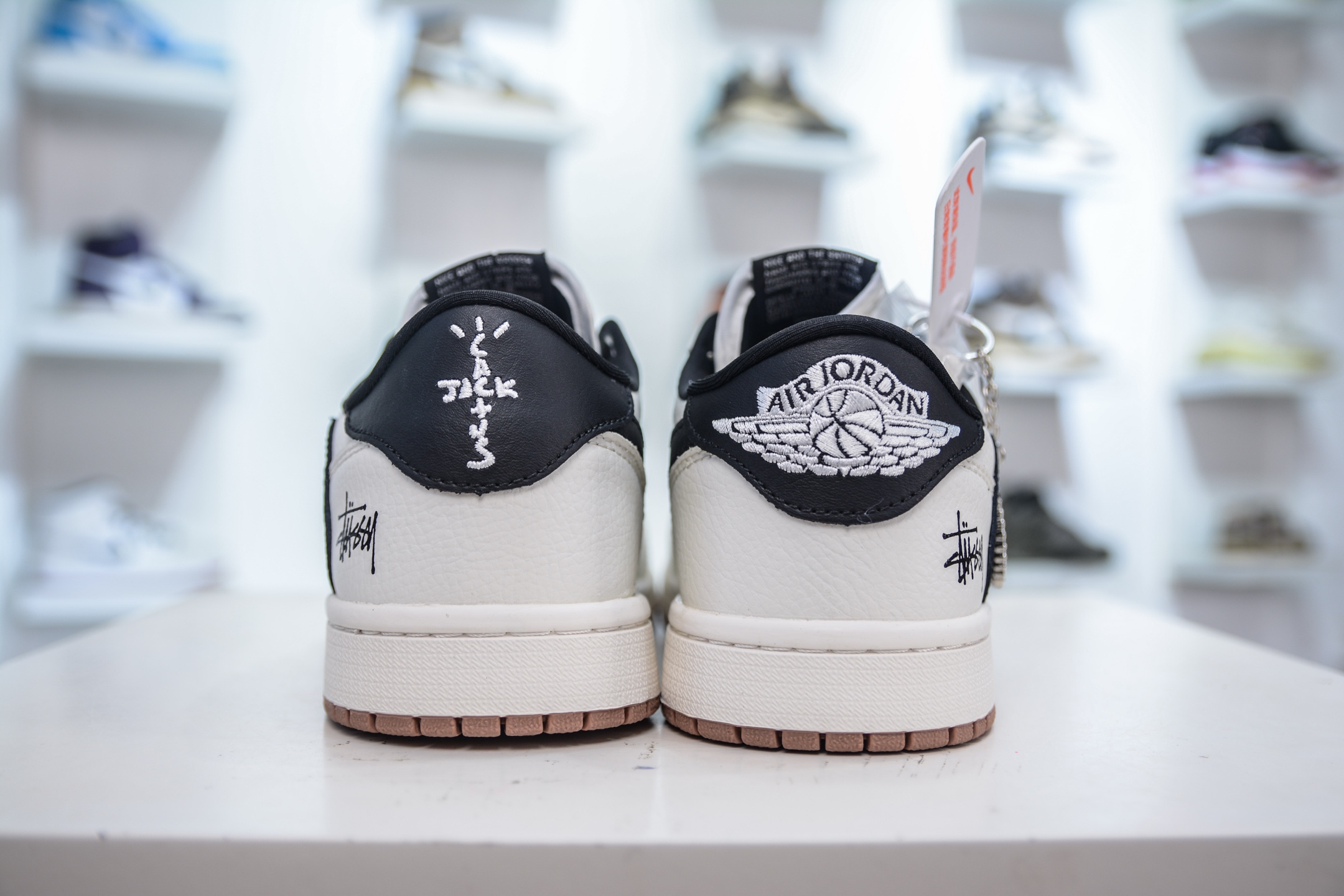 Travis Scott x Nike Air Jordan 1 Low x Stussy White Black Gum Sneakers 3 i1751467595708 9523 0 1