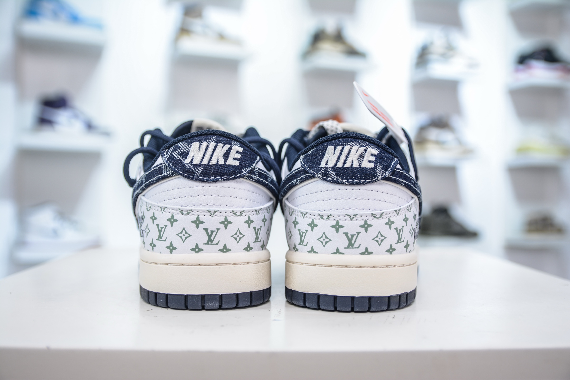 300 Nike SB Dunk Low x Louis Vuitton LV联名-白蓝牛仔勾绑带 DM6868-086-Chinese UA Cheap High Quatity Brand Clothes Bags handbags Sneakers wholesale wholesaler seller from China Factory suppliers Fashion Clothing Shoes best Quality Beautiful Price 300 Nike SB Dunk Low x Louis Vuitton LV联名-白蓝牛仔勾绑带 DM6868-086