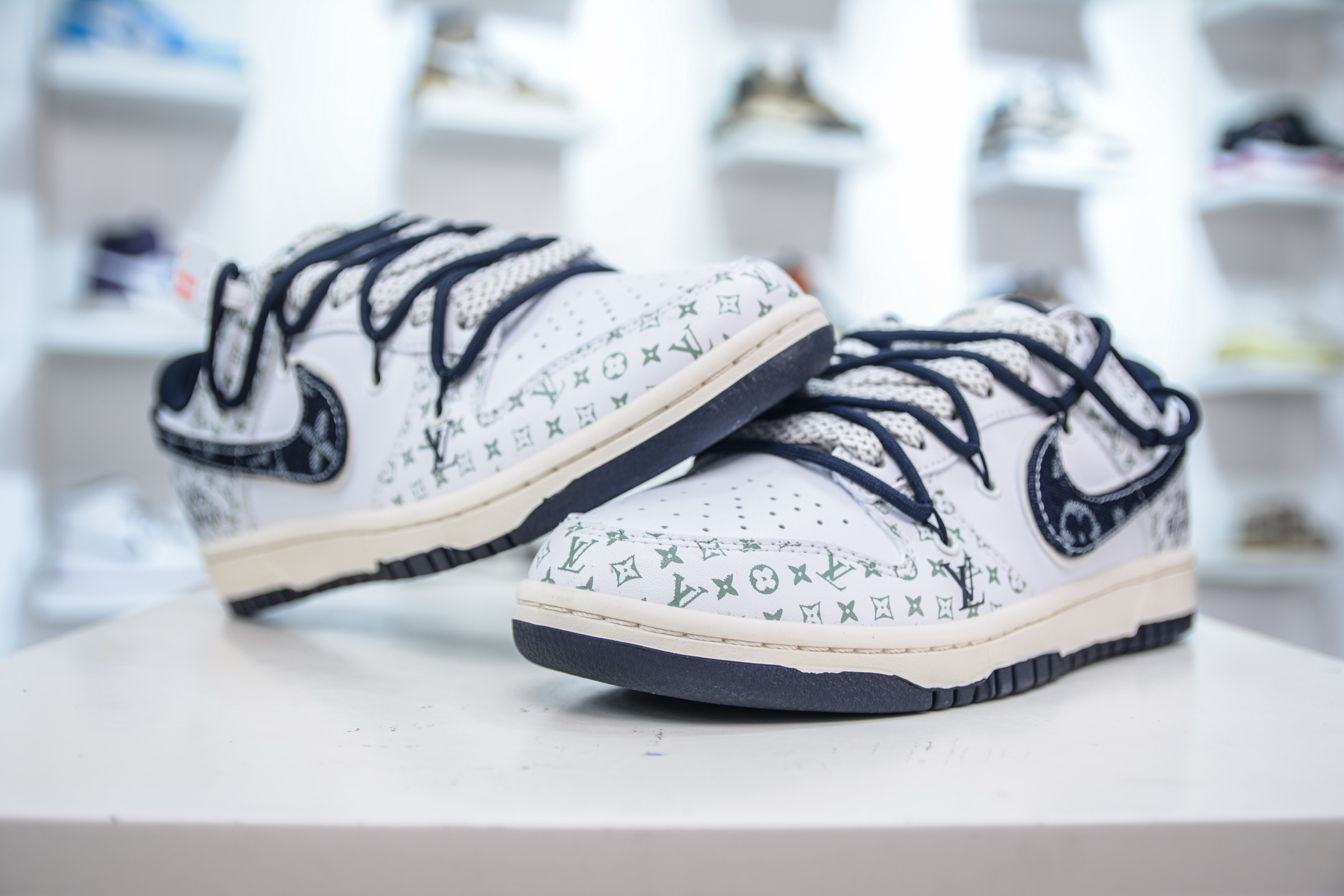 300 Nike SB Dunk Low x Louis Vuitton LV联名-白蓝牛仔勾绑带 DM6868-086-Chinese UA Cheap High Quatity Brand Clothes Bags handbags Sneakers wholesale wholesaler seller from China Factory suppliers Fashion Clothing Shoes best Quality Beautiful Price 300 Nike SB Dunk Low x Louis Vuitton LV联名-白蓝牛仔勾绑带 DM6868-086