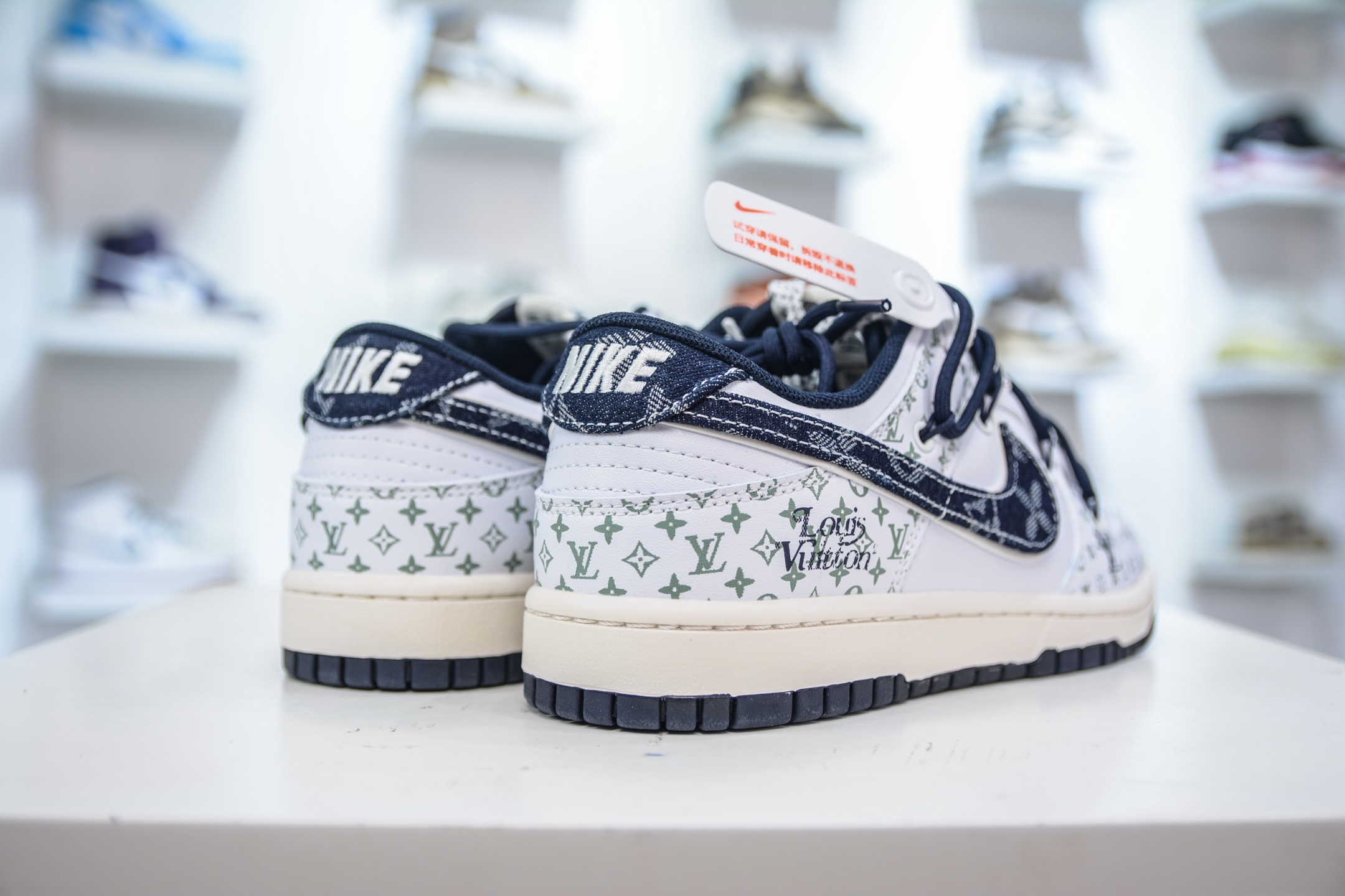 300 Nike SB Dunk Low x Louis Vuitton LV联名-白蓝牛仔勾绑带 DM6868-086-Chinese UA Cheap High Quatity Brand Clothes Bags handbags Sneakers wholesale wholesaler seller from China Factory suppliers Fashion Clothing Shoes best Quality Beautiful Price 300 Nike SB Dunk Low x Louis Vuitton LV联名-白蓝牛仔勾绑带 DM6868-086