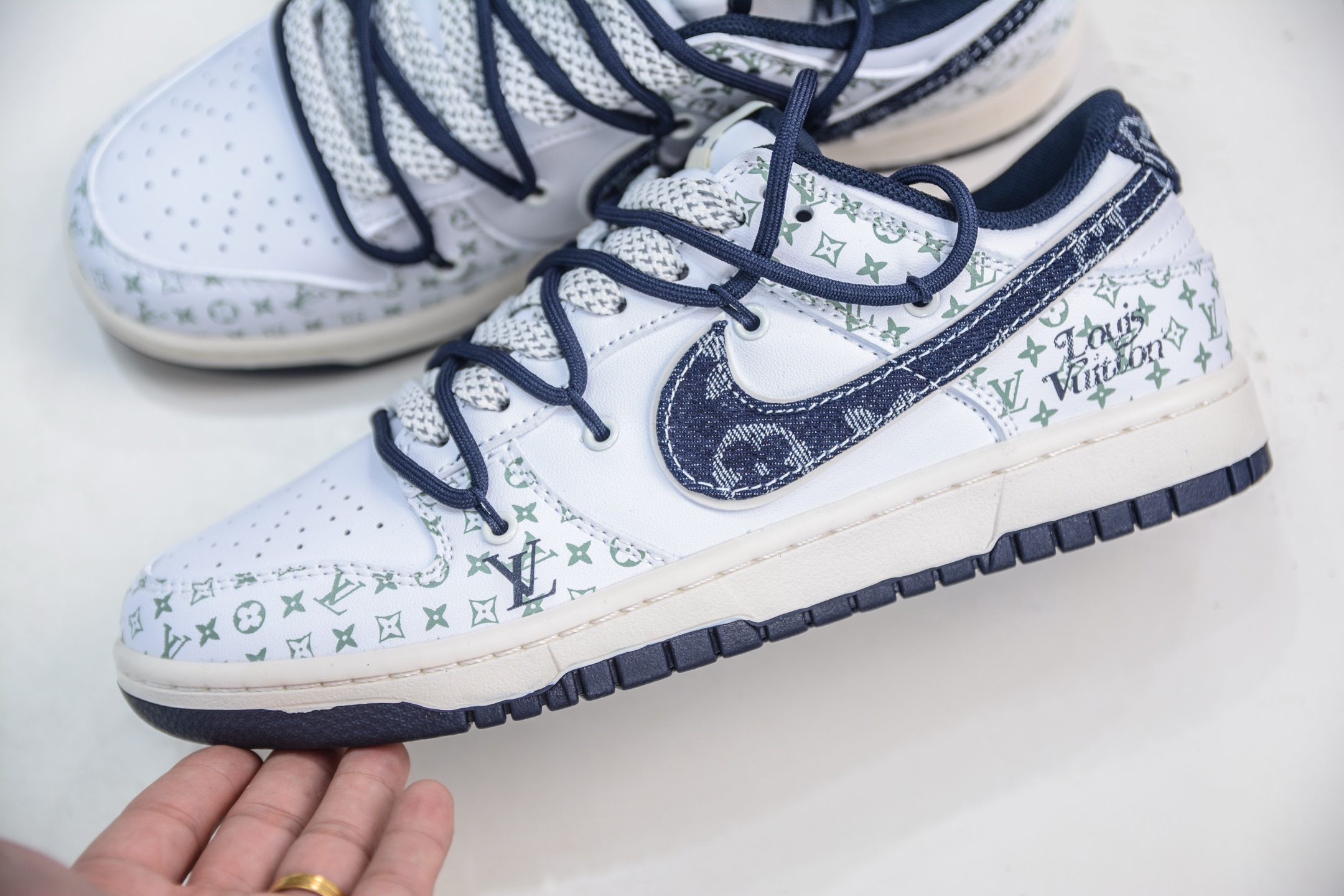 300 Nike SB Dunk Low x Louis Vuitton LV联名-白蓝牛仔勾绑带 DM6868-086-Chinese UA Cheap High Quatity Brand Clothes Bags handbags Sneakers wholesale wholesaler seller from China Factory suppliers Fashion Clothing Shoes best Quality Beautiful Price 300 Nike SB Dunk Low x Louis Vuitton LV联名-白蓝牛仔勾绑带 DM6868-086