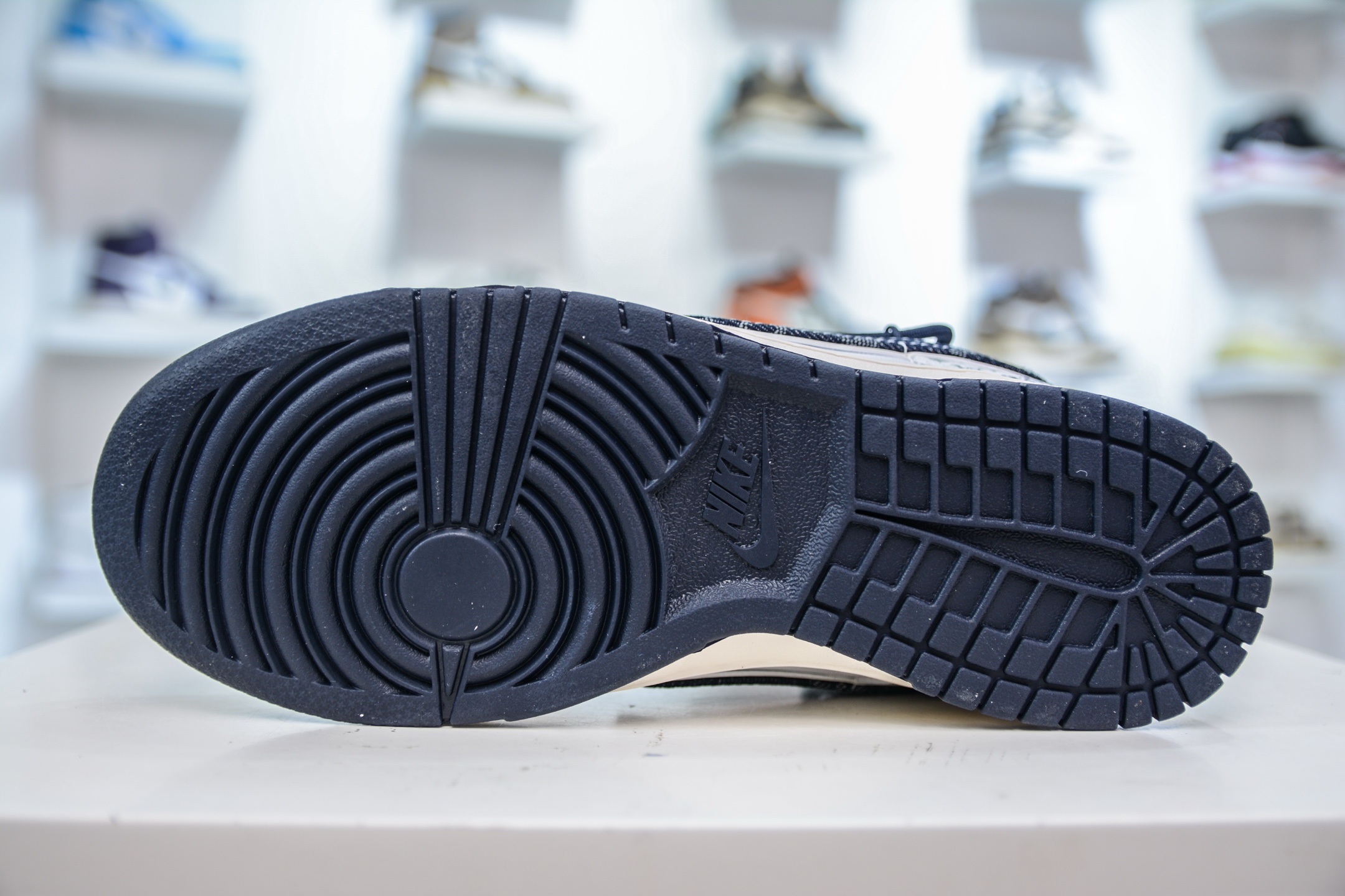 300 Nike SB Dunk Low x Louis Vuitton LV联名-白蓝牛仔勾绑带 DM6868-086-Chinese UA Cheap High Quatity Brand Clothes Bags handbags Sneakers wholesale wholesaler seller from China Factory suppliers Fashion Clothing Shoes best Quality Beautiful Price 300 Nike SB Dunk Low x Louis Vuitton LV联名-白蓝牛仔勾绑带 DM6868-086