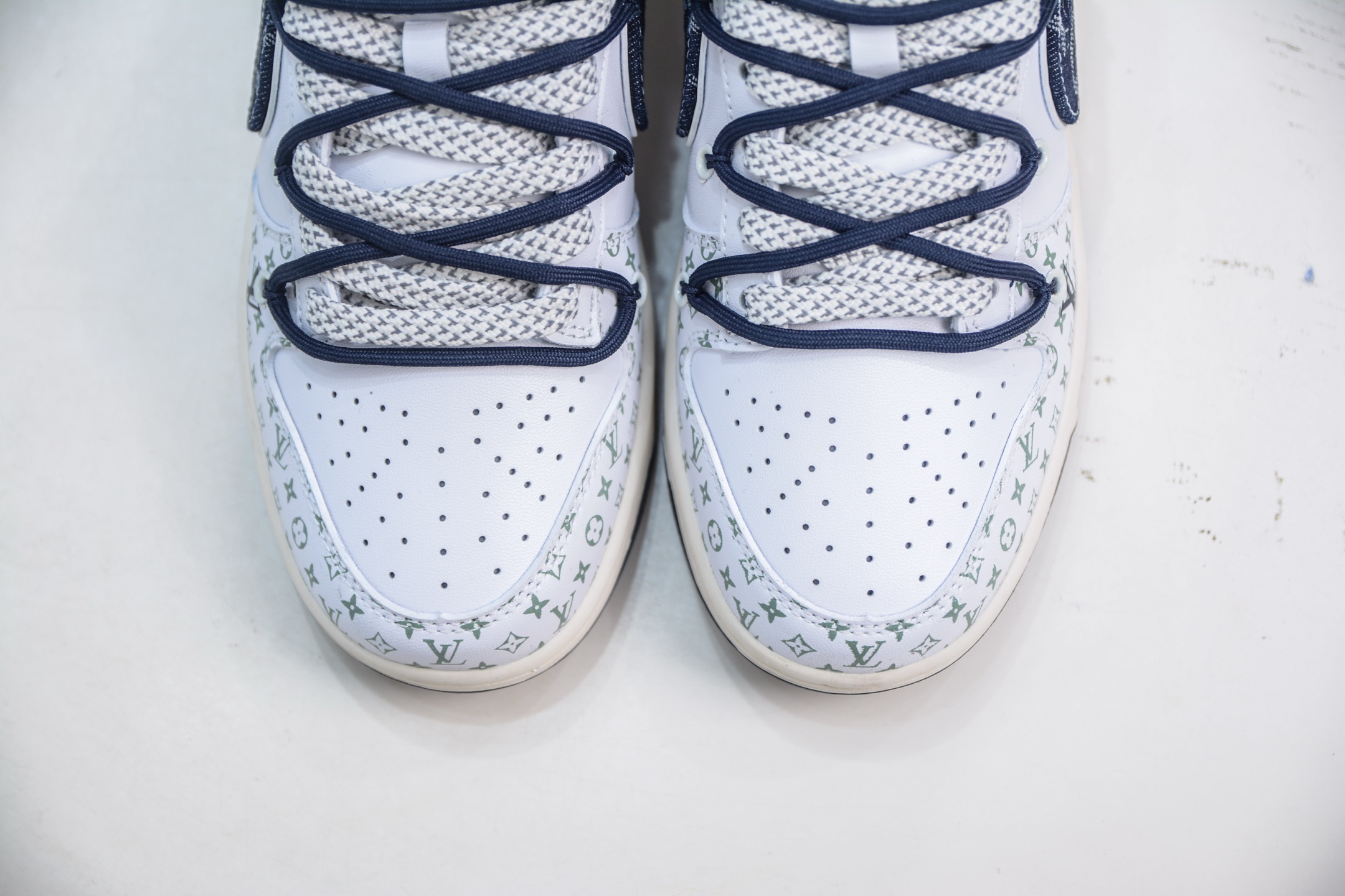 300 Nike SB Dunk Low x Louis Vuitton LV联名-白蓝牛仔勾绑带 DM6868-086-Chinese UA Cheap High Quatity Brand Clothes Bags handbags Sneakers wholesale wholesaler seller from China Factory suppliers Fashion Clothing Shoes best Quality Beautiful Price 300 Nike SB Dunk Low x Louis Vuitton LV联名-白蓝牛仔勾绑带 DM6868-086